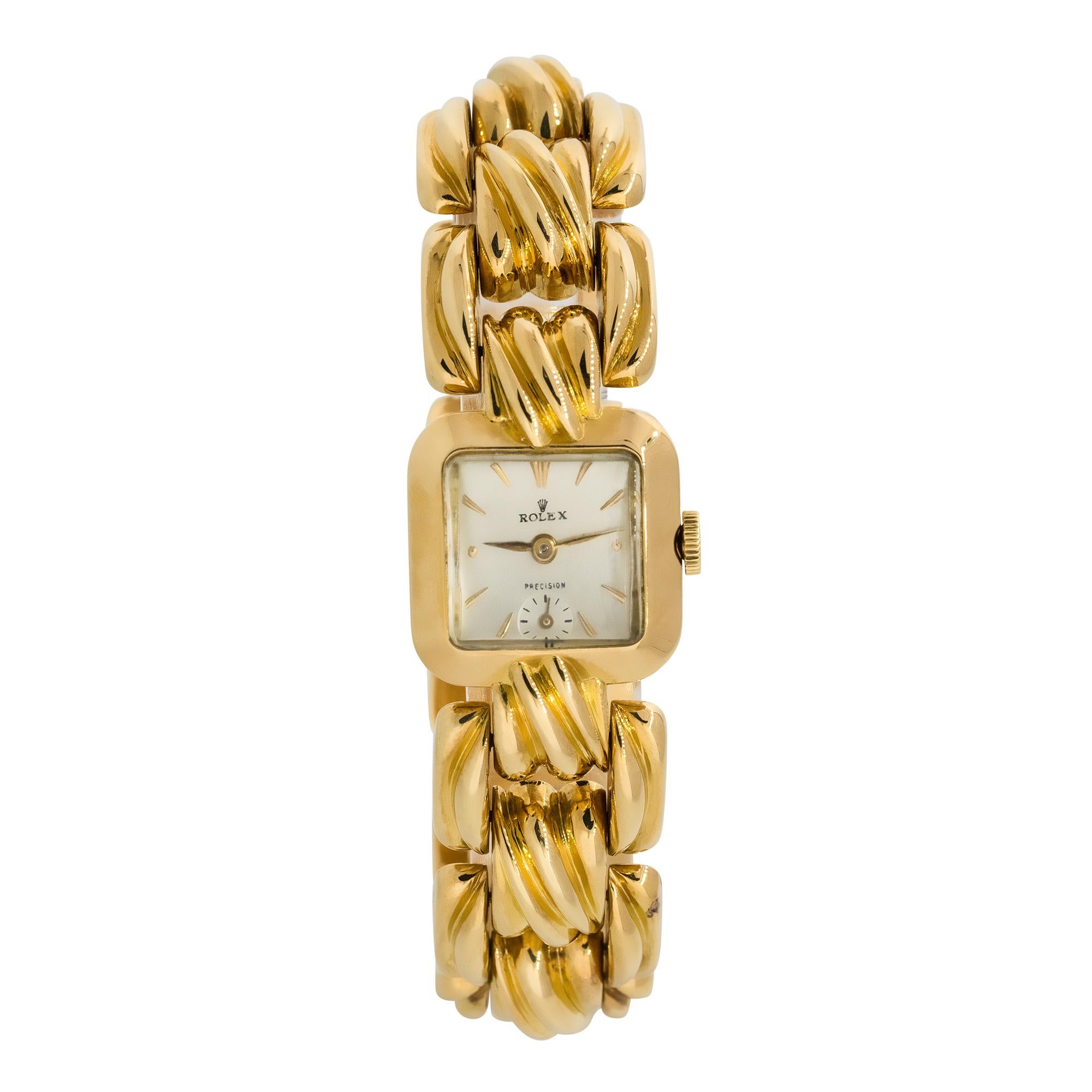 Marque : Rolex
Cadran : Cadran blanc avec aiguilles et index en or jaune
Lunette : Lunette lisse en or jaune 18 carats
Dimensions du boîtier : Le cristal mesure 14 mm x 14 mm et le boîtier 18 mm x 18 mm.
Bracelet : Bracelet en or jaune 18k
Fermoir :