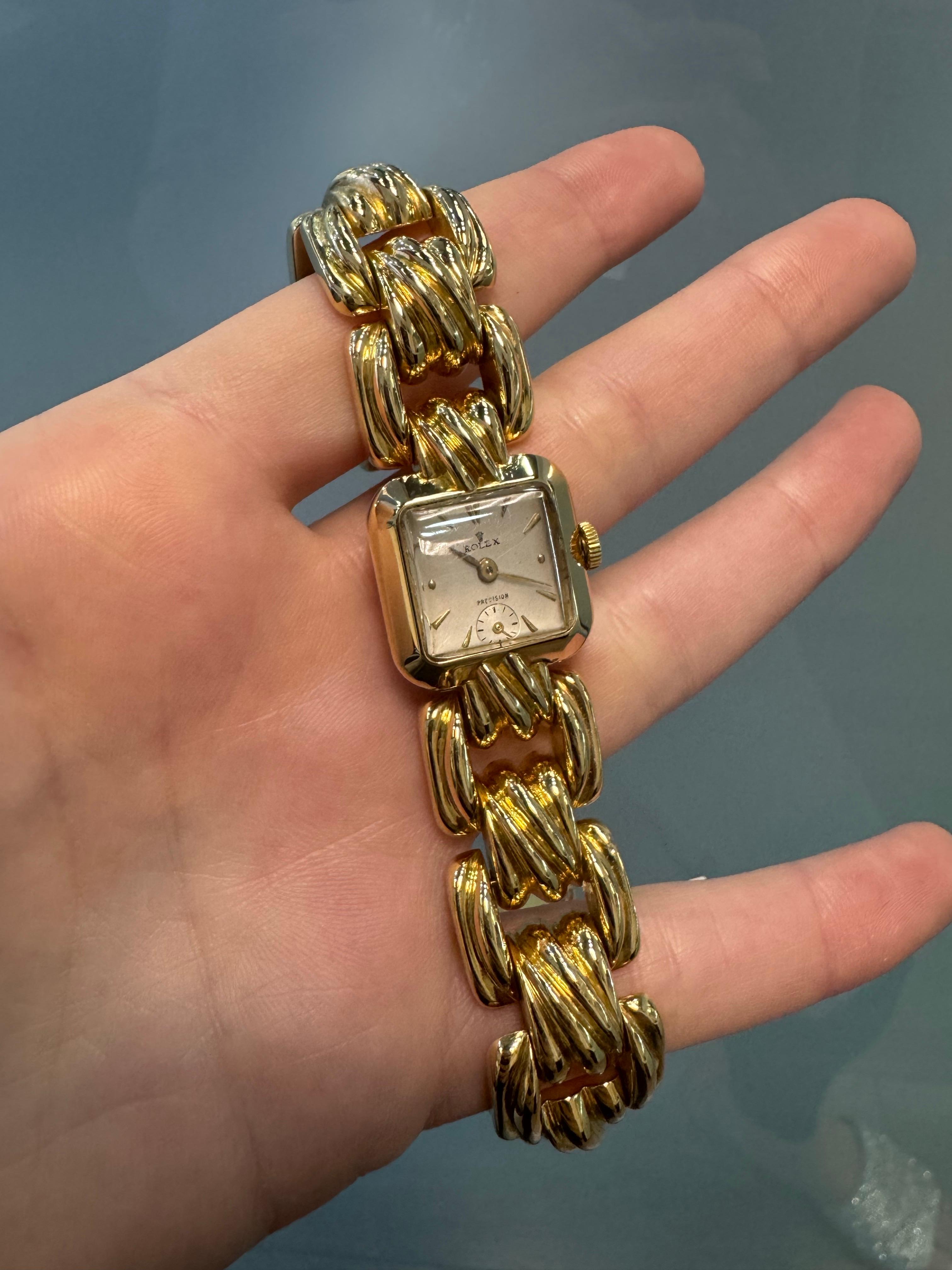 Rolex petite montre carrée ancienne en or 18 carats pour femmes en vente 3