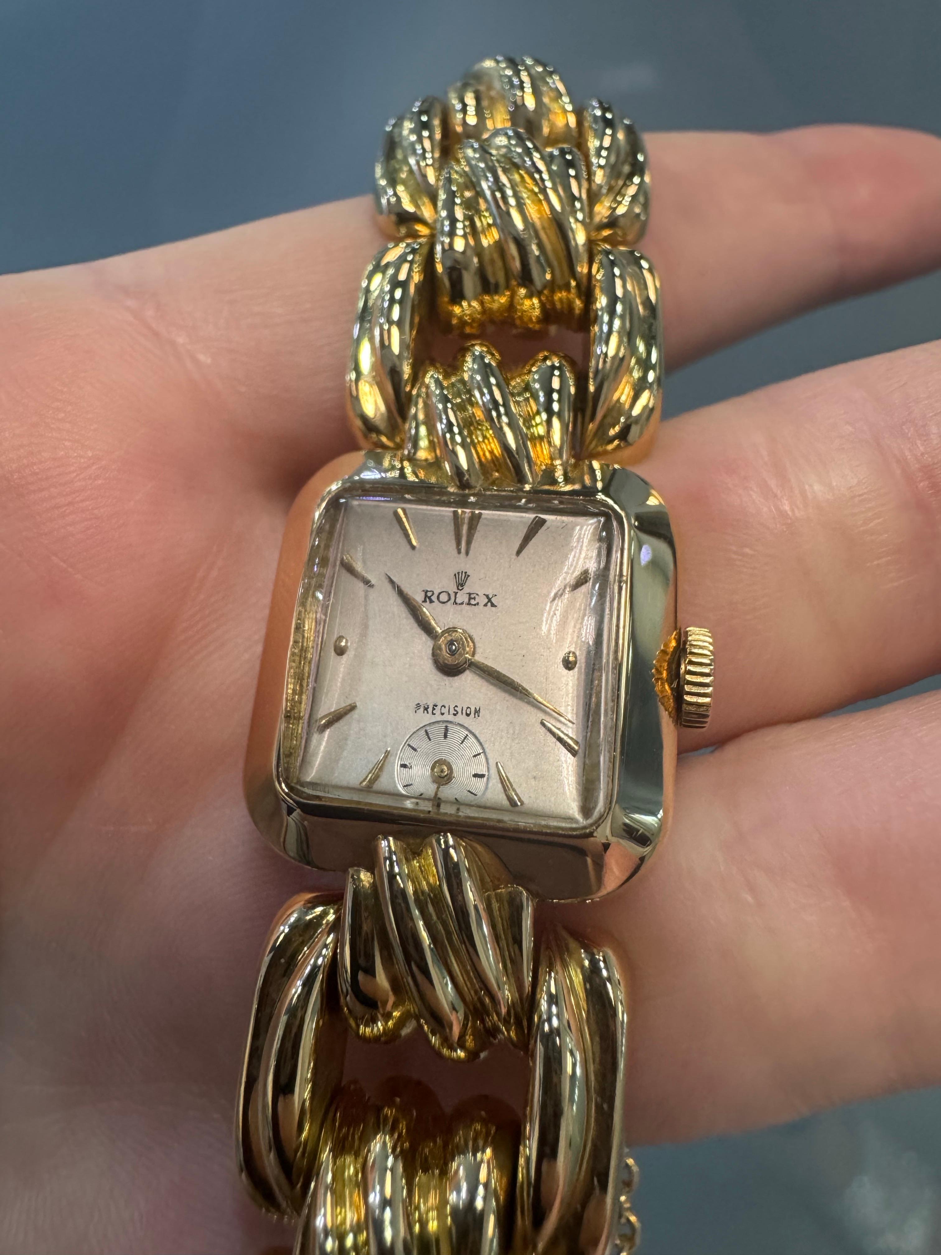 Rolex petite montre carrée ancienne en or 18 carats pour femmes en vente 4