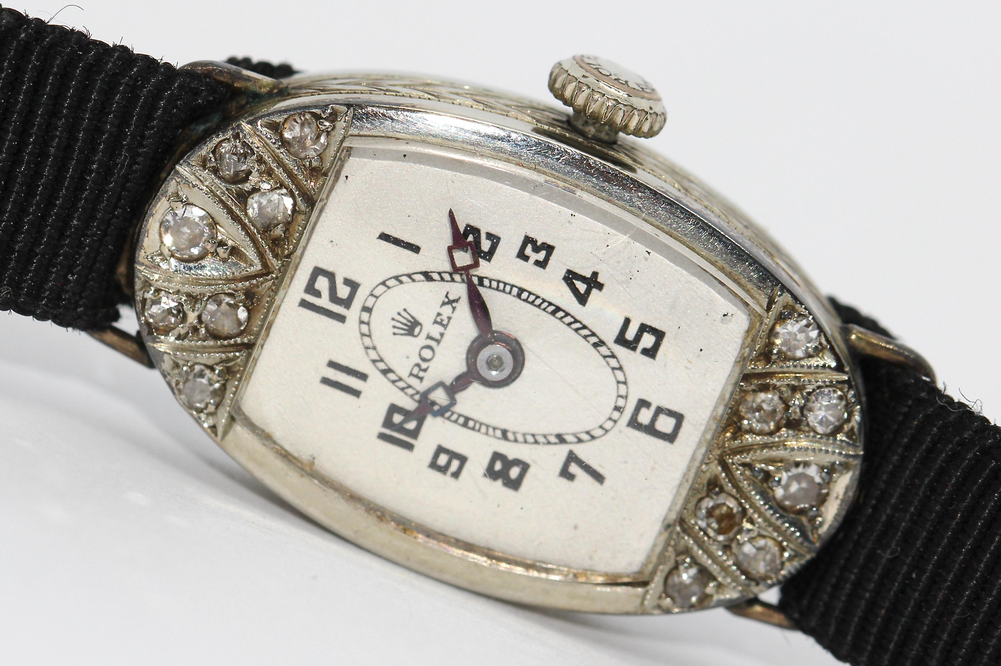 Historic Art Deco ladies watch from Rolex, 18K white gold with diamonds. Manual winding.

Including certificate of authenticity.