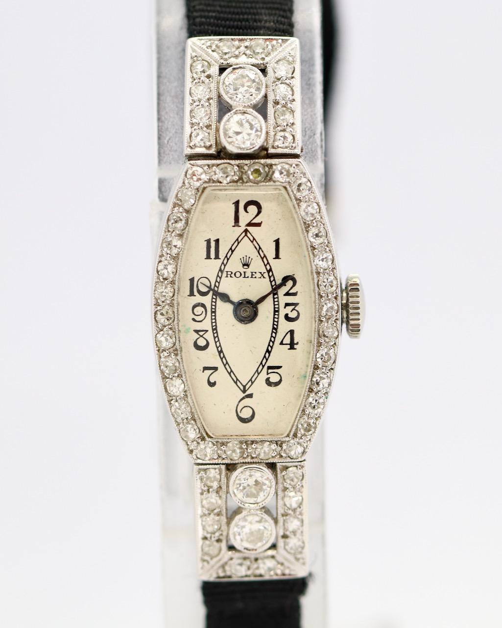 Enchanting Rolex Art Deco women's wristwatch - a timeless jewel in white gold and diamonds

This Rolex Art Deco women's wristwatch is not only an expression of the finest watchmaking art, but also a shining testimony to the elegance and style of the
