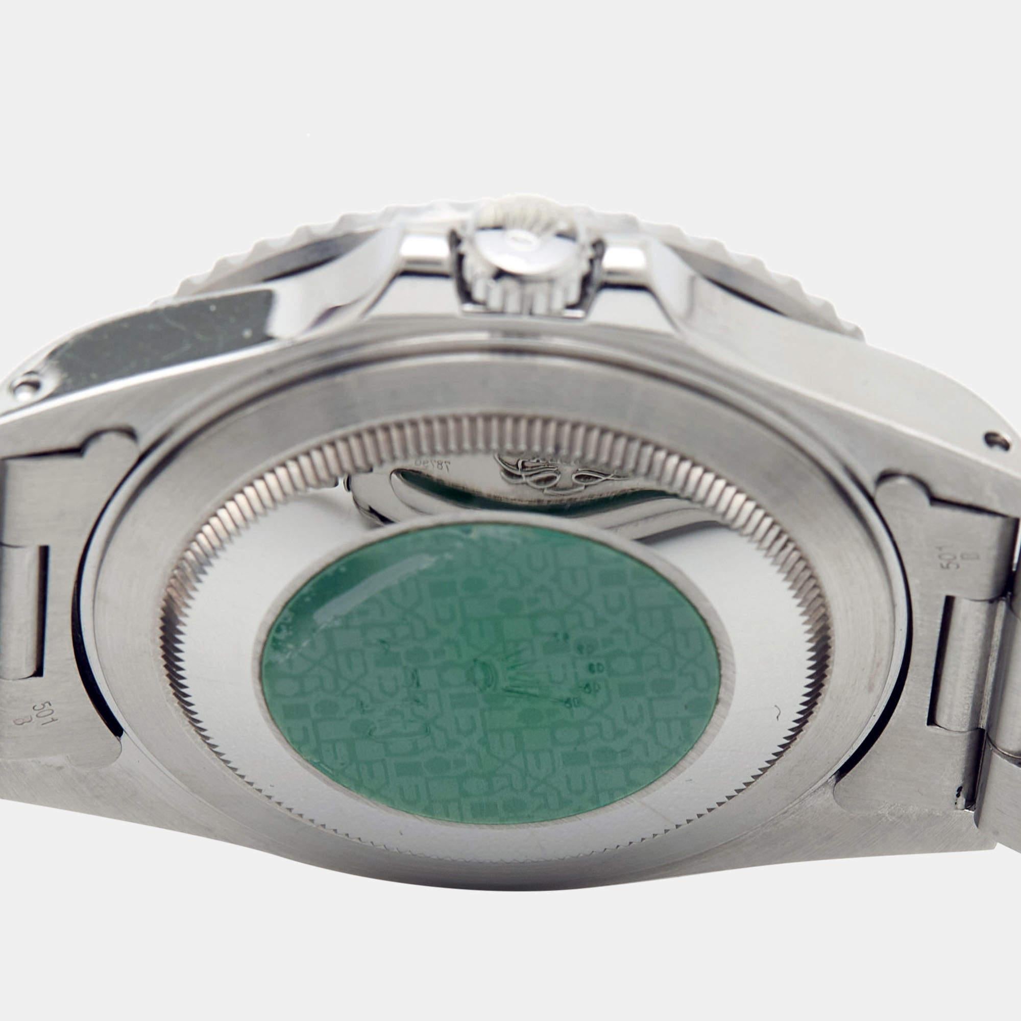 Fabriquée avec savoir-faire en acier inoxydable, cette Rolex GMT-Master II 16710 présente un aspect luxueux et un ajustement fabuleux. Pour les moments du quotidien comme pour les voyages, vous avez la Rolex GMT-Master II comme alliée intemporelle.

