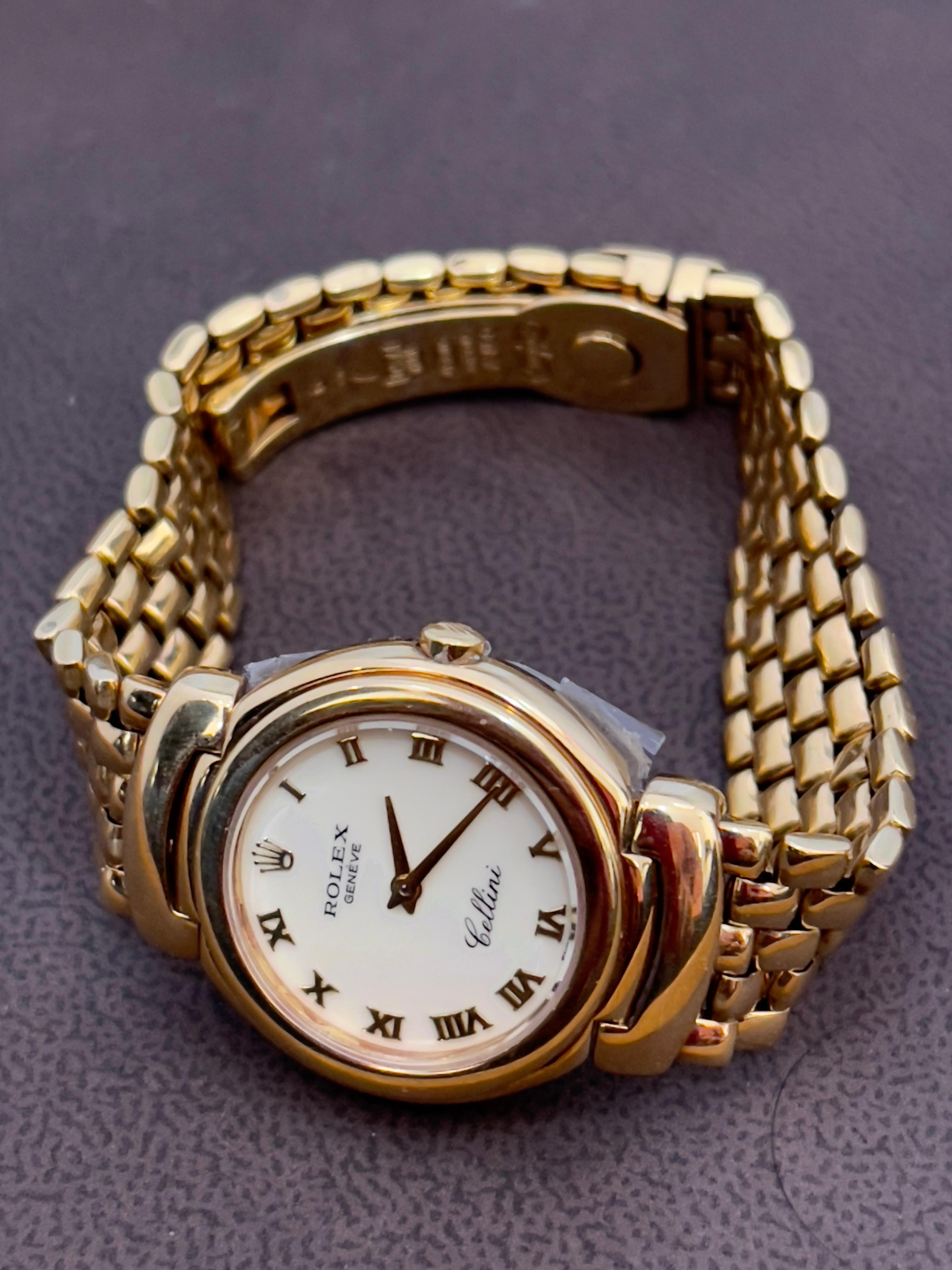 About
A Rolex 'Cellini' 18K Gold Mother-of-Pearl Watch with a mesh Rolex bracelet. The case measures 26mm in diameter.
Metal: 18K Yellow Gold
Total Weight: 66.5 grams
Details
- Swiss Made
- Polished Solid 18k Yellow Gold 
Features round style case