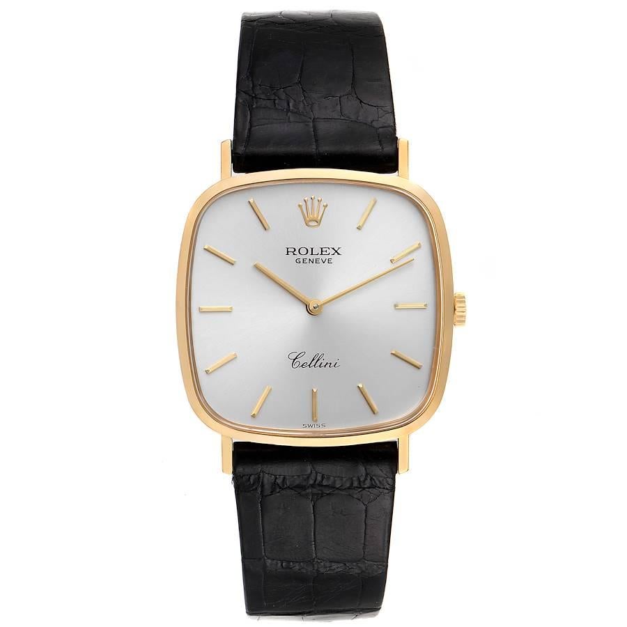 Rolex Cellini 18k Gelbgold schwarzes Band Herren Vintage Uhr 4114 Box Papiere. Uhrwerk mit Handaufzug. Rechteckiges Gehäuse aus 18k Gelbgold mit abgerundeten Ecken 30,0 x 30,0 mm. Rolex Logo auf einer Krone. Stollen mit Kapuze. . Kratzfestes