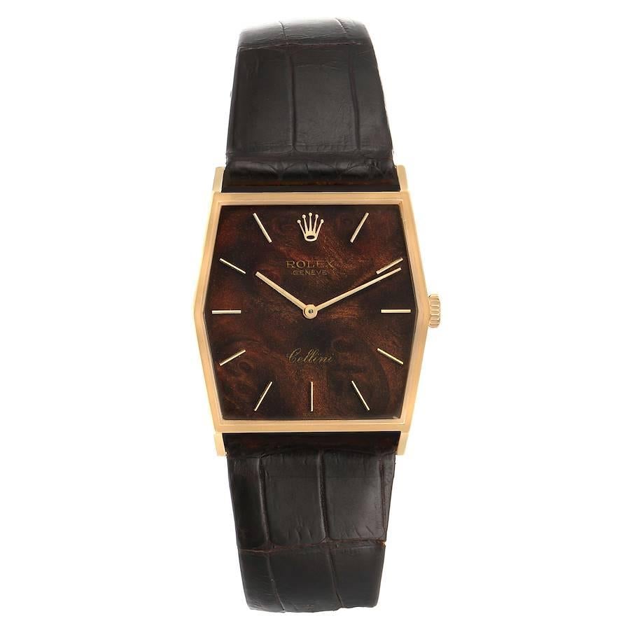 Rolex Cellini 18k Gelbgold Holz Zifferblatt Vintage Herrenuhr 4122. Handaufzugswerk. 18k Gelbgold Tonneau Form Fall 29 x 35 mm mm. . Mineralglas-Kristall. Zifferblatt aus Holz mit goldenen Stabindexen. Schwarzes Lederband mit gelbgoldener