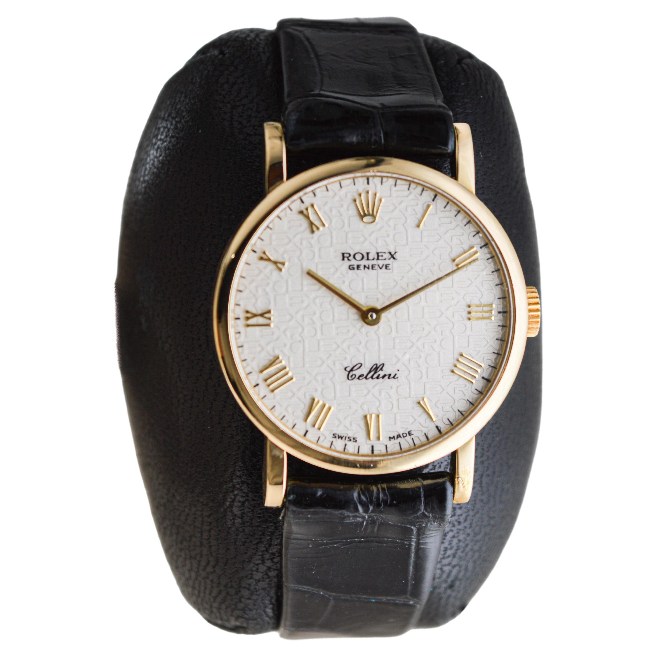  Rolex Cellini 18Kt. Solid Gold Ladies Watch with Original Strap and Buckle  In Excellent Condition In Long Beach, CA
