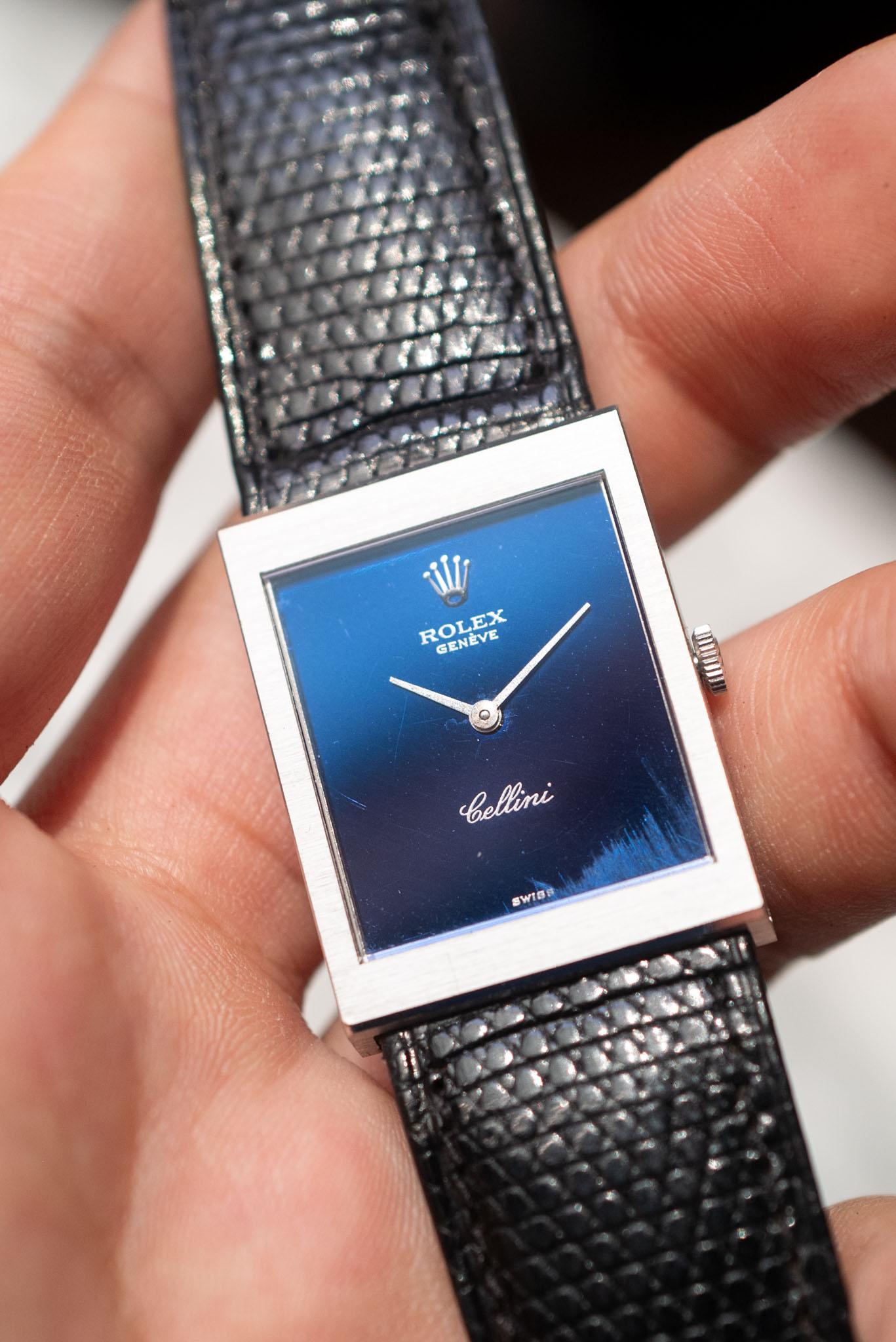 Rolex Cellini Ref. 4014, quadrante blu, oro bianco 18 carati, 1976

Per chi cerca Rolex al di là della cassa Oyster, la linea Cellini offre un capitolo affascinante della storia del marchio, definito da eleganza, sperimentazione e maestria. Questa