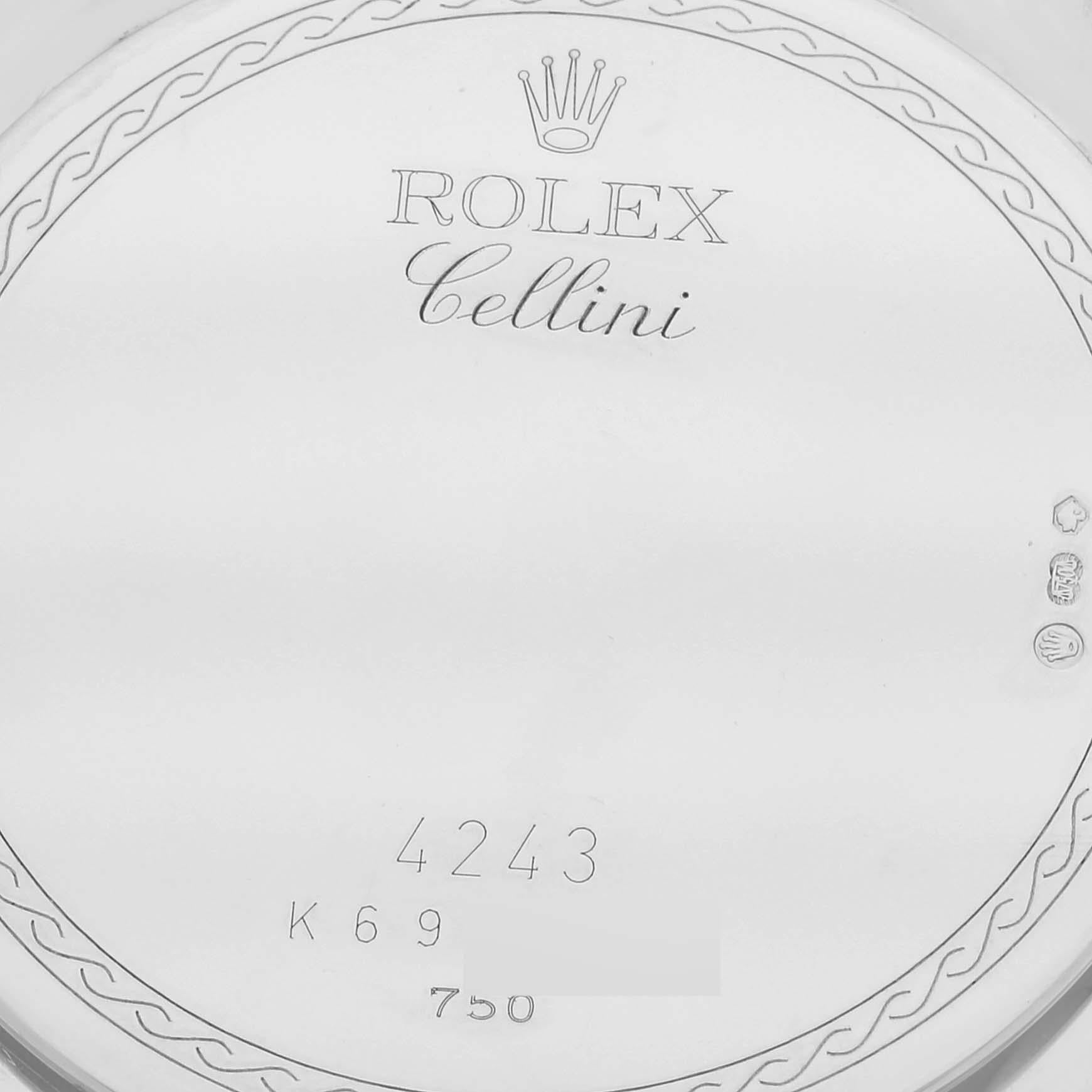 Rolex Cellini Montre homme or blanc cadran argenté 4243. Mouvement à remontage manuel. Boîtier rectangulaire arrondi en or blanc 18 carats 38,0 mm. Logo Rolex sur une couronne. Lunette lisse en or blanc 18k. Verre saphir résistant aux rayures.