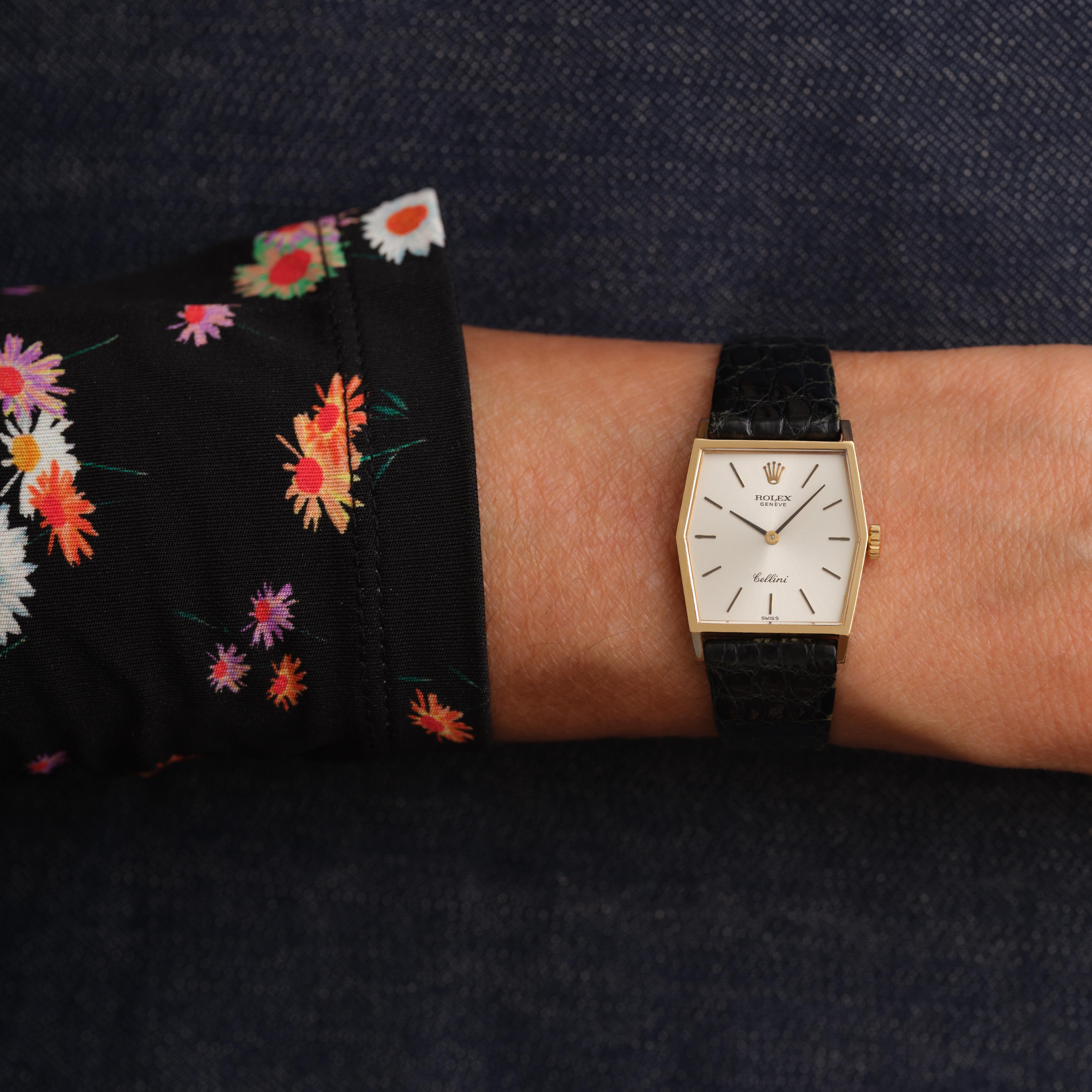 Vintage 1976 Rolex Cellini Model 4121 18 Karat Yellow Gold Manual Wind Watch For Sale 2
