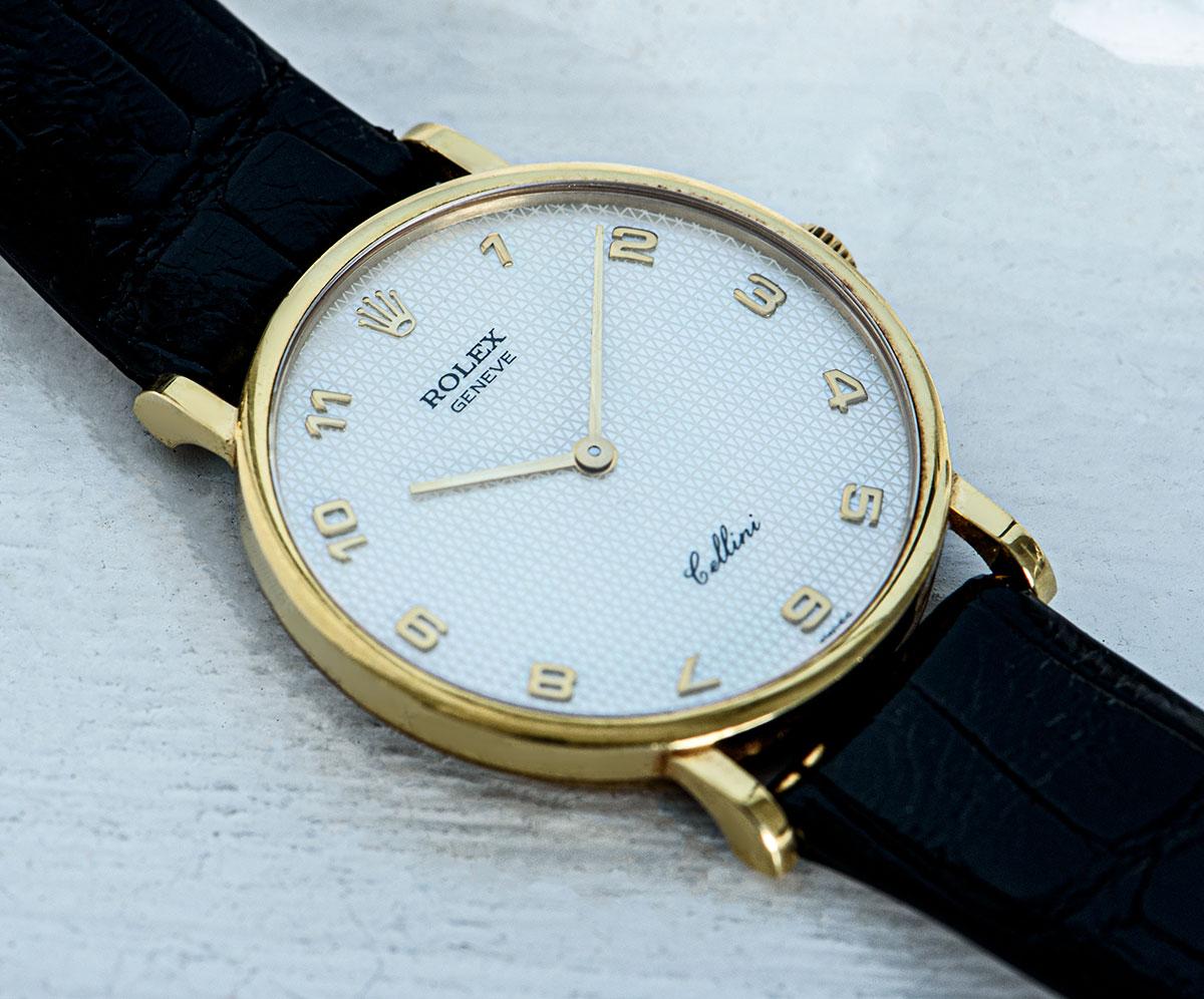 Rolex Cellini Gents 18 Karat Yellow Gold White Mother of Pearl Dial 5112 In Excellent Condition In London, GB