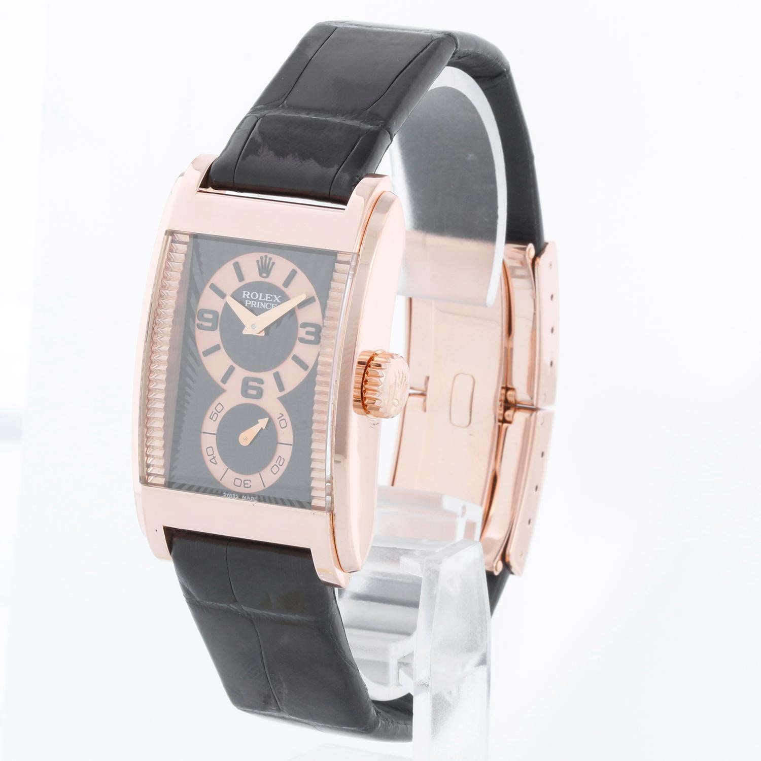 Montre homme Rolex Cellini Prince en or rose 18k 5442 - Remontage manuel, 21 jewels, verre saphir. Boîtier en or rose 18 carats. Cadran noir avec accents roses texturés, index bâtons et chiffres arabes ; cadran séparé pour les sous-secondes.