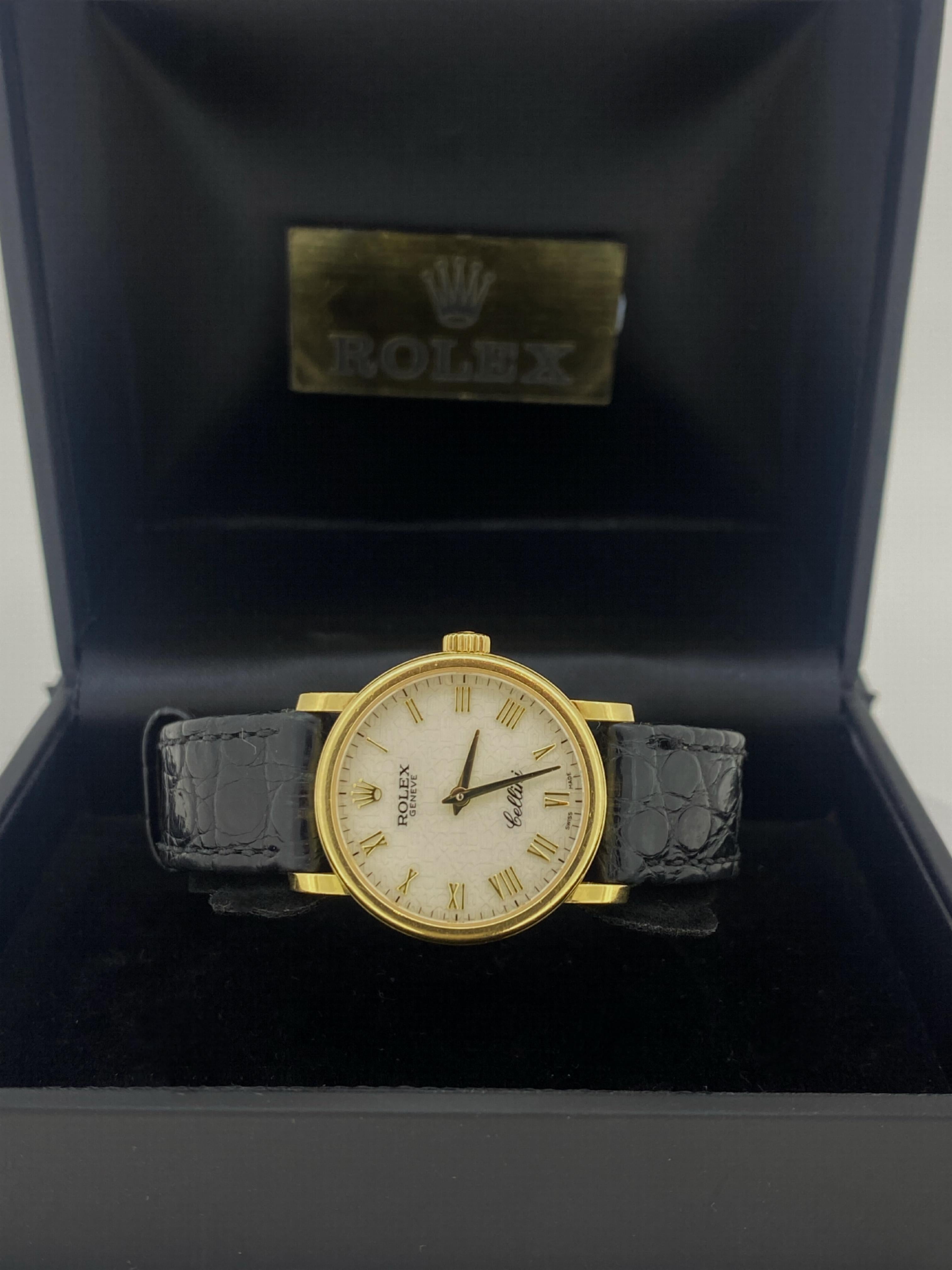 This sophisticated ladies’ timepiece is 
a classy, elegant & sought-after Rolex Cellini ref 6110, 
performed in 18K Yellow Gold

Being one of the world’s most coveted timepieces,  
this collection was named after the Florentine renowned 
goldsmith,