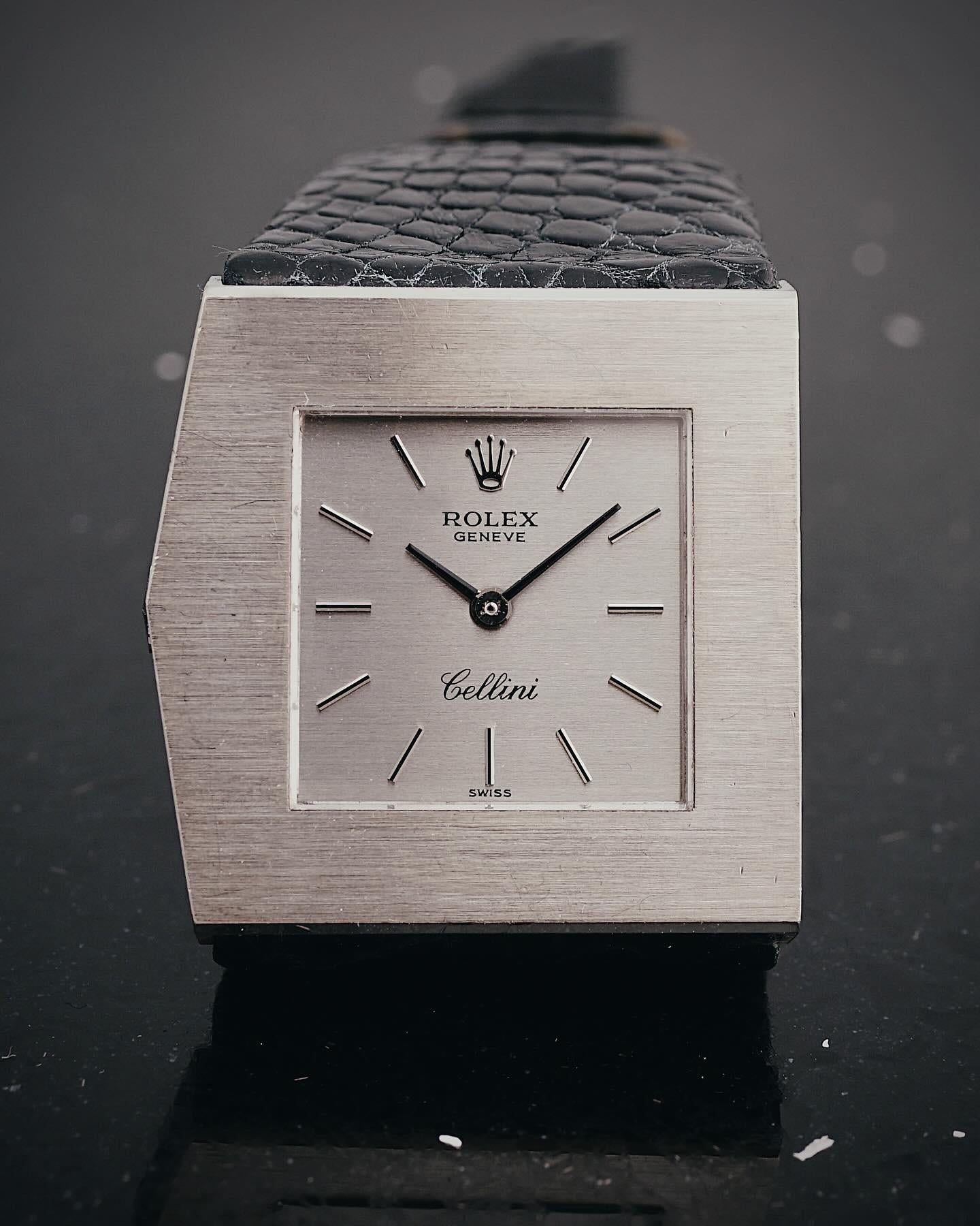 Beautiful and Rare Rolex King Midas, Ref. 4017, the asymmetrical Cellini line. Produced Circa 1972.
This Rolex King Midas-Cellini is fitted in a solid 18kt White gold case and with a striking Silver-finish dial and black and silver hours