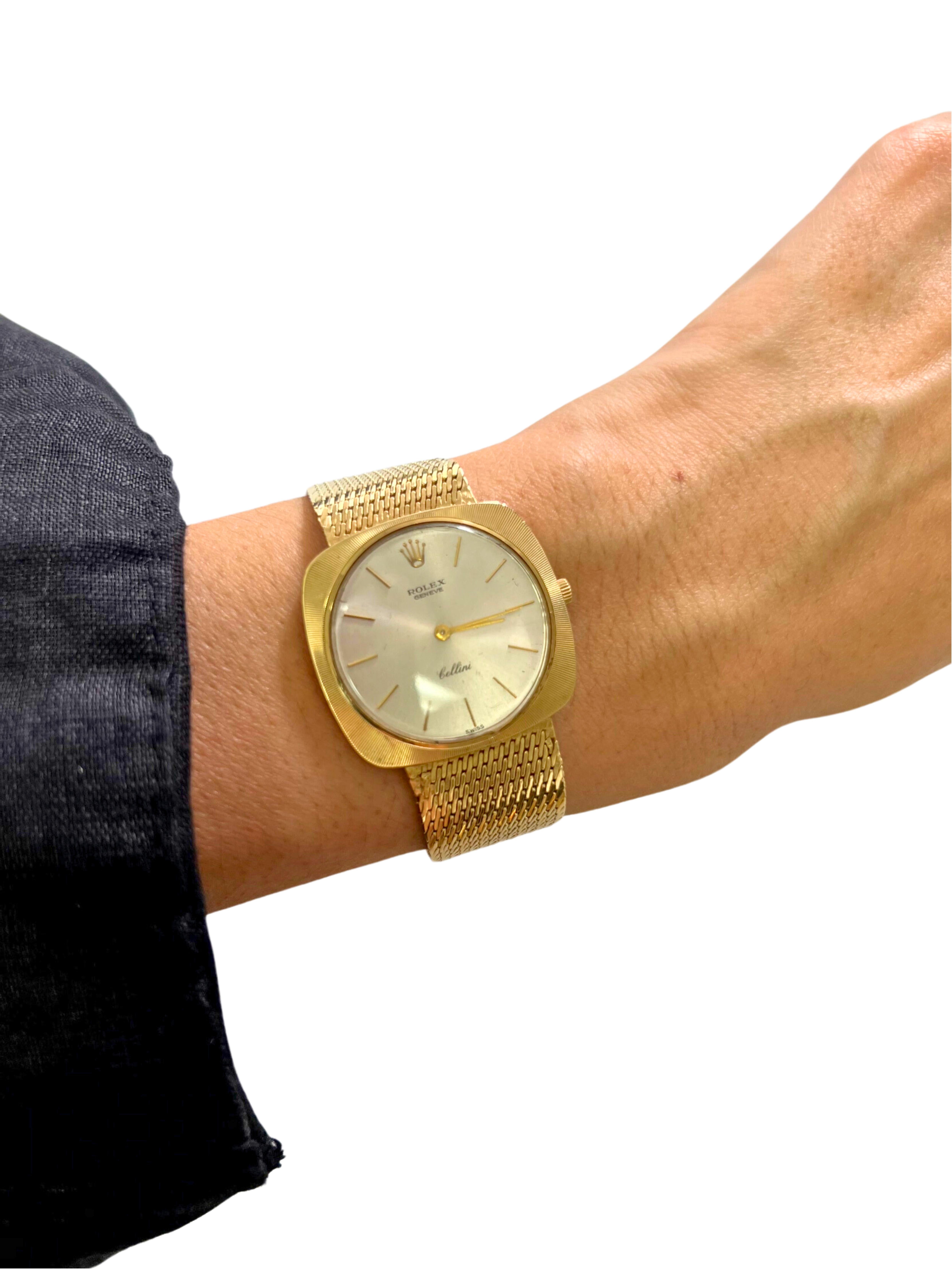 Rolex Cellini White Round Cushion Dial 14 Karat Yellow Gold Vintage Watch  For Sale 5
