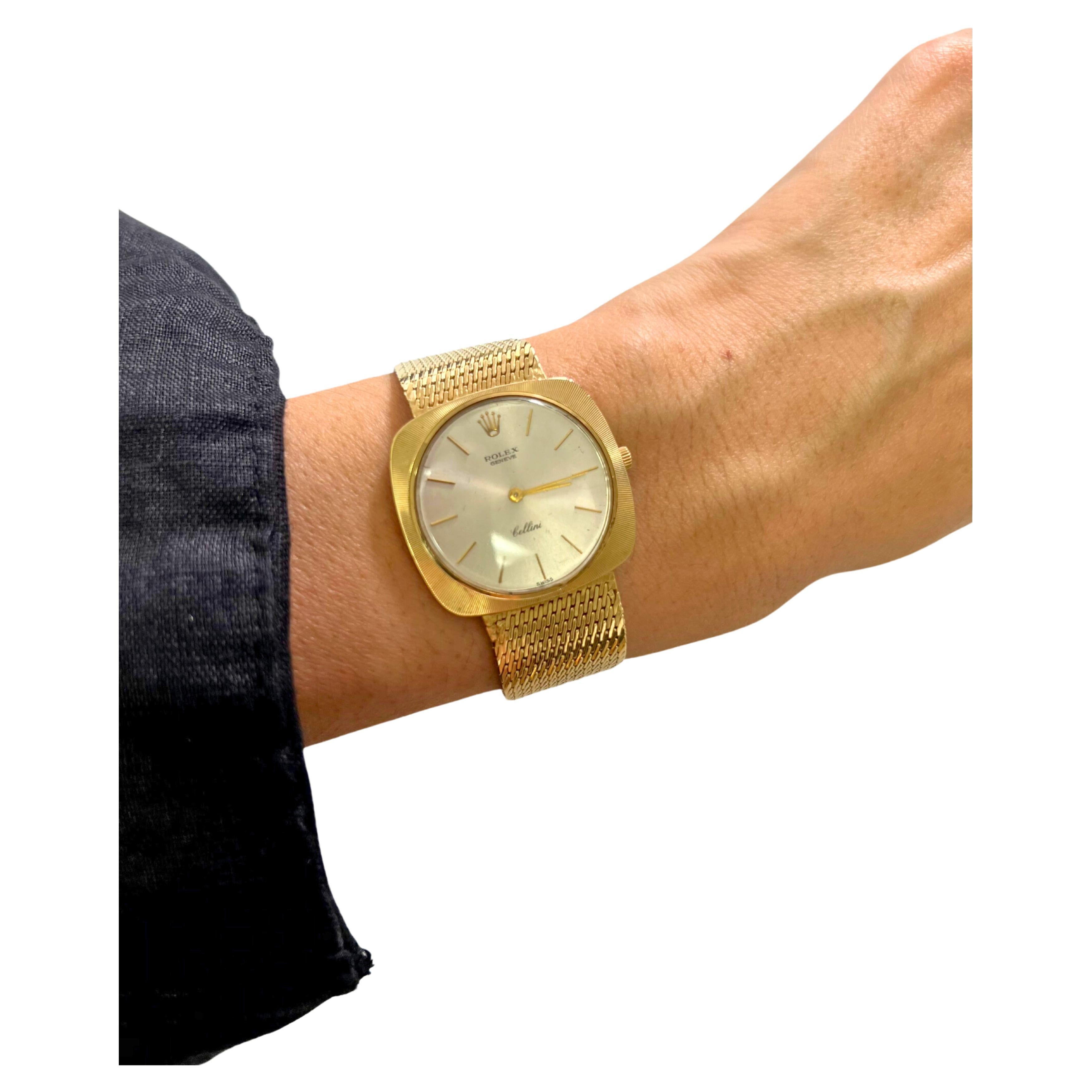 Rolex Cellini White Round Cushion Dial 14 Karat Yellow Gold Vintage Watch  For Sale 4