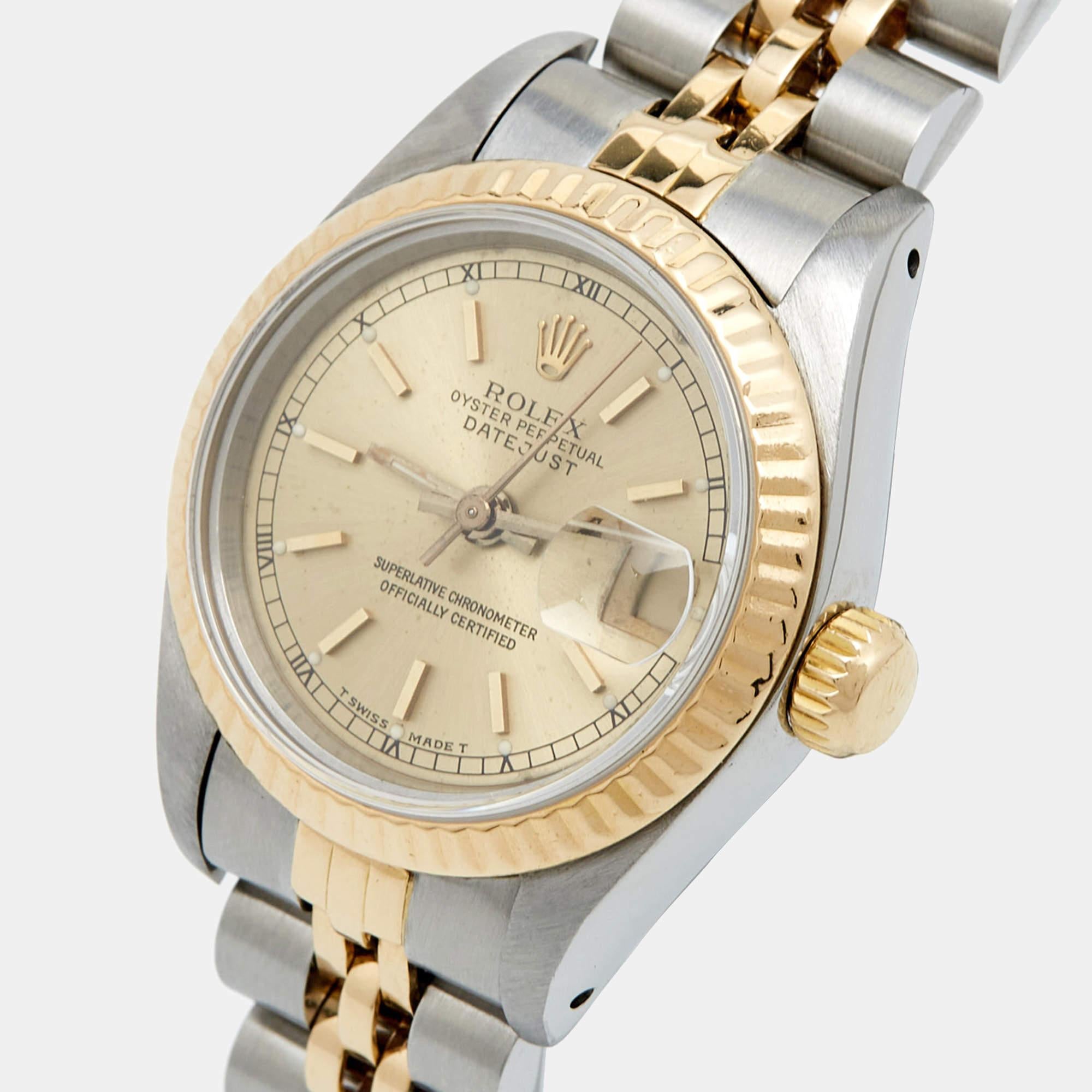 A timeless silhouette made of high-quality materials and packed with precision and luxury makes this wristwatch the perfect choice for a sophisticated finish to any look. It is a grand creation to elevate the everyday experience.