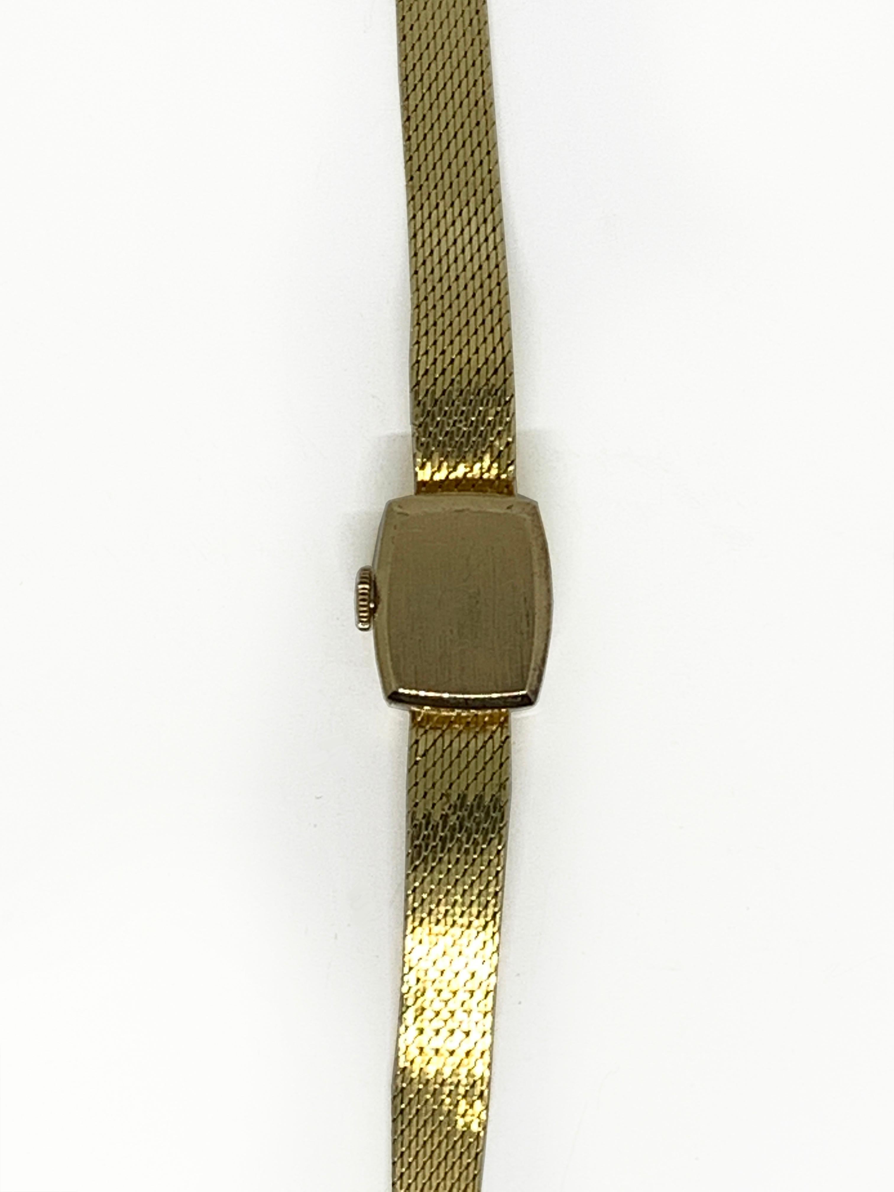Rolex 
cocktail watch.
18 CARAT GOLD CASE
Hand-wound mechanical movement
Size: 13 x 15 mm
Gross weight: 20,4 gr
Gold bracelet
circa 1960
1500 euros