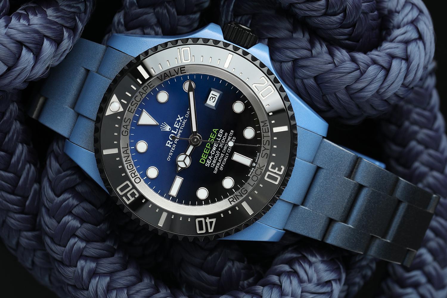 Marca: Rolex
Serie: Sea Dweller Deepsea 
Model No: 126660
Diámetro de la caja: 44 mm
Brazalete: Acero inoxidable
Esfera: Esfera azul/negra
Recubrimiento cerámico azul/negro posventa
La venta incluye una caja de reloj Rolex, una tarjeta Rolex y un