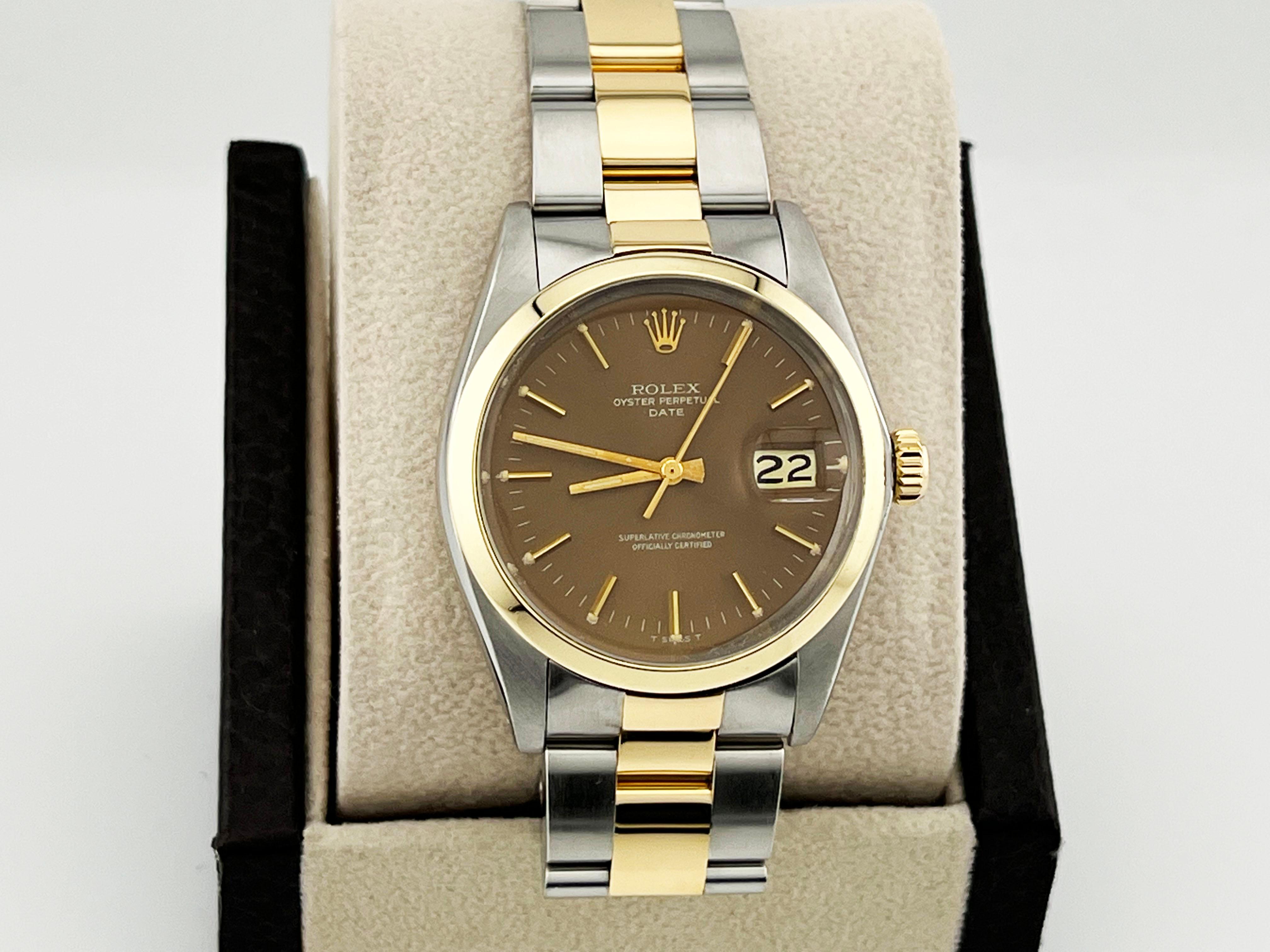 Stil Nummer: 1500



Jahr: 1978

 

Modell: Rolex Datum

 

MATERIAL des Gehäuses: Rostfreier Stahl 

 

Band: 18K Gelbgold & Edelstahl 

  

Lünette: 18K Gelbgold 

  

Zifferblatt: Braun 

 

Gesicht: Acryl 

 

Gehäusegröße: 34mm 

 

Enthält: