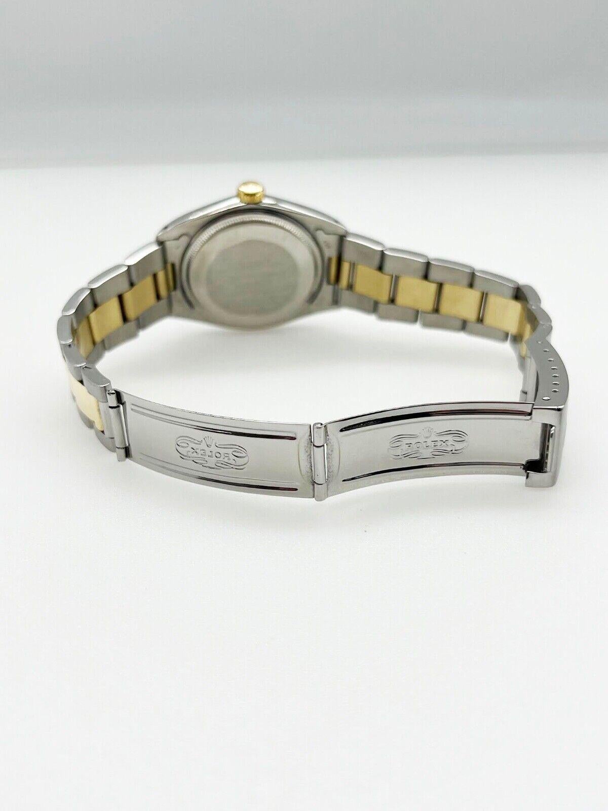 
Stil Nummer: 1500



Seriennummer: 1069***



Jahr: 1964

 

Modell: Datum

 

MATERIAL des Gehäuses: Rostfreier Stahl

 

Band: 14K Gelbgold Edelstahl 

  

Lünette: 14K Gelbgold

 

Zifferblatt: Silber

 

Gesicht: Acryl

 

Gehäusegröße: 34mm

