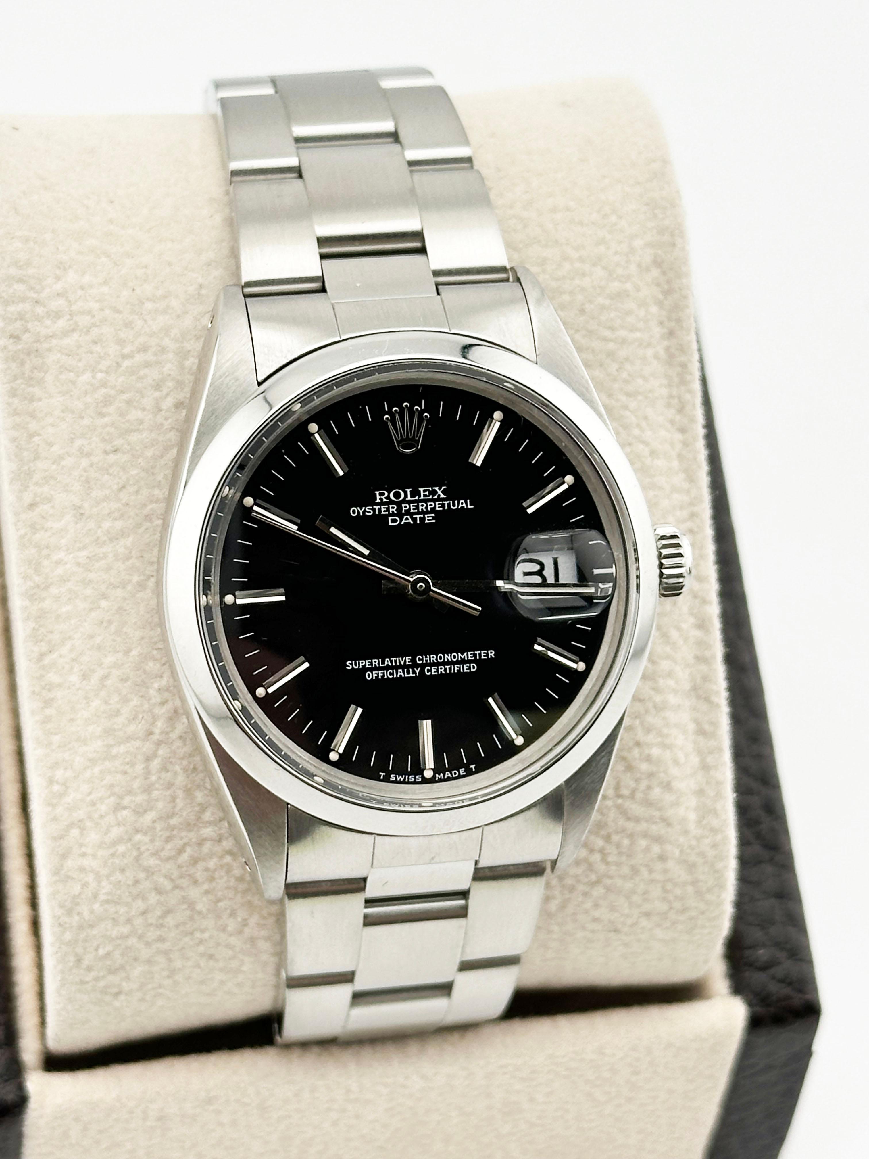 Style Number: 15000



Year: 1985

 

Model: Rolex Date 

 

Case Material: Stainless Steel 

 

Band:  Stainless Steel 

  

Bezel:  Stainless Steel 

  

Dial: Black 

 

Face:Acrylic 

 

Case Size: 34mm

 

Includes: 

-Elegant Watch Box