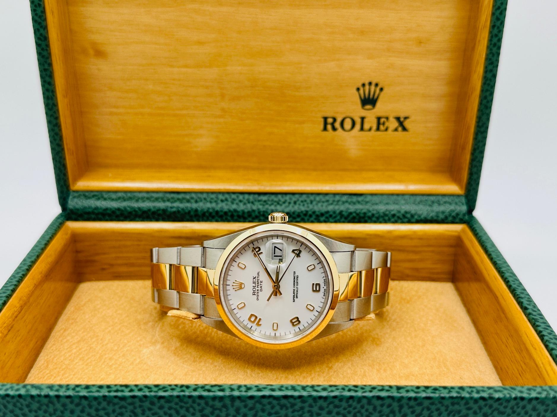 Rolex Date 15203 34mm weißes arabisches Zifferblatt 18K Gold Edelstahl Box Papier im Zustand „Hervorragend“ im Angebot in San Diego, CA