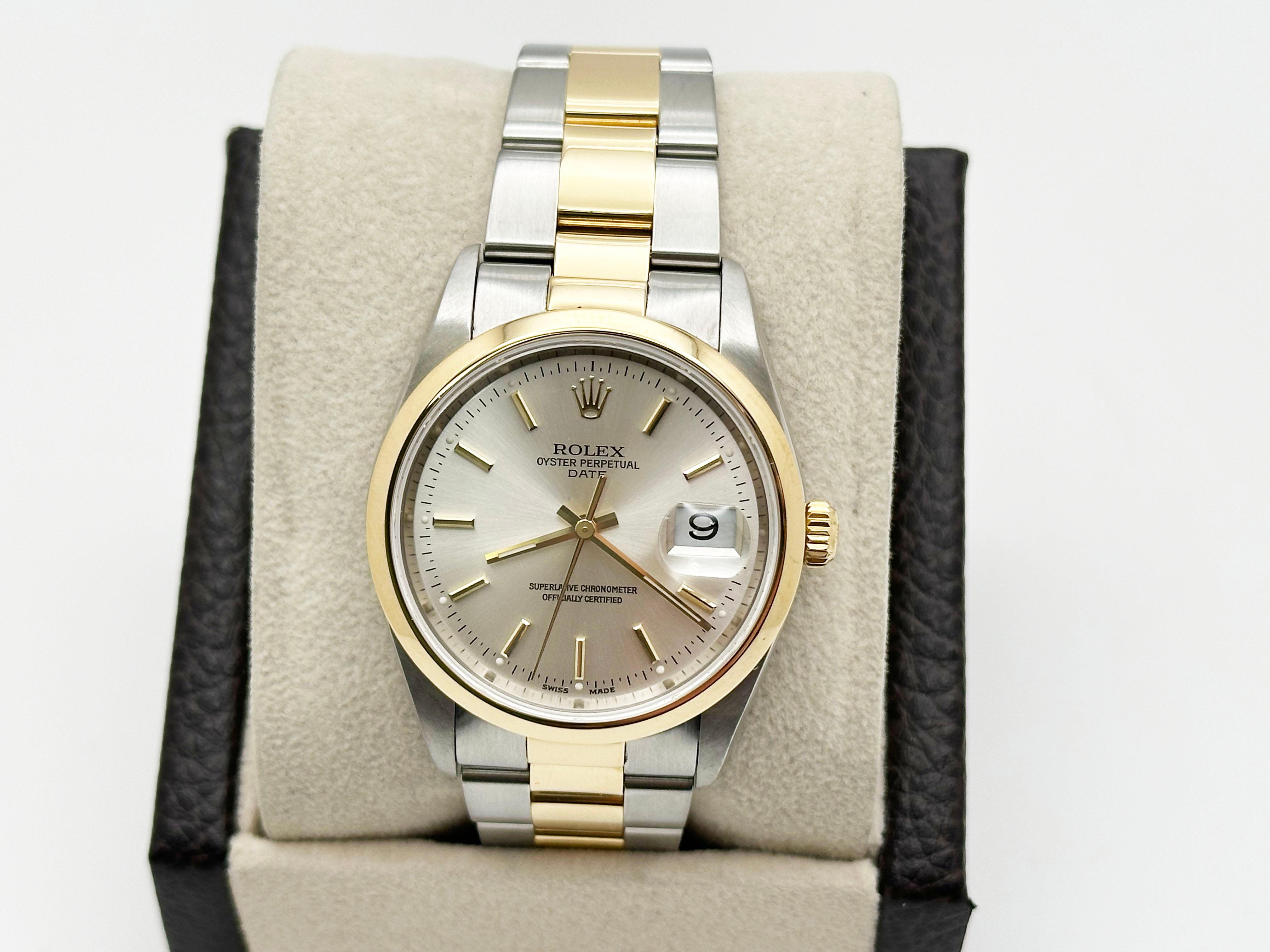 Numero di stile: 15203



Seriale: A929***



Anno: 2000

 

Model: Rolex Date

 

Materiale della cassa: Acciaio inossidabile 

 

Fascia: oro giallo 18 carati e acciaio inossidabile 

  

Lunetta: oro giallo 18 carati 

  

Quadrante: Quadrante