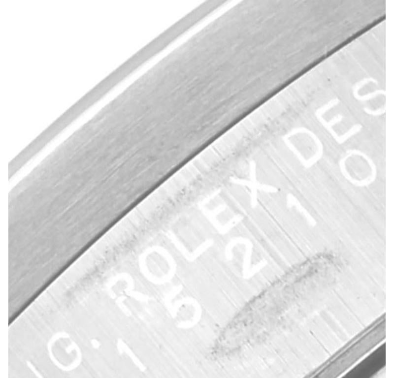 Rolex Date Cadran Bleu Lunette Tournée Acier Montre Homme 15210 Box Papers. Mouvement automatique à remontage automatique, officiellement certifié chronomètre. Boîtier oyster en acier inoxydable de 34 mm de diamètre. Logo Rolex sur la couronne.