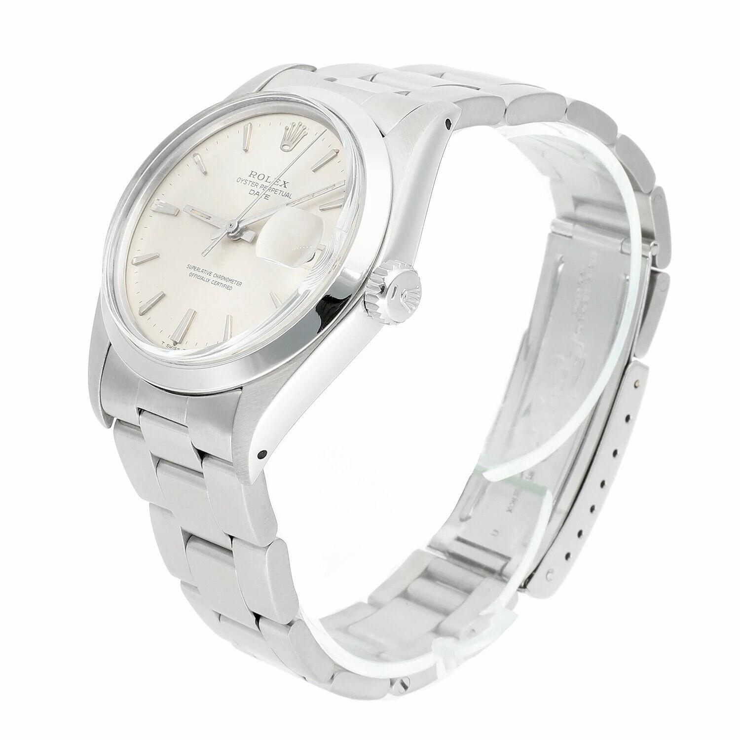 Rolex Date Stainless Steel Silver Dial Vintage Watch 1500 Circa 1978 In Excellent Condition For Sale In New York, NY