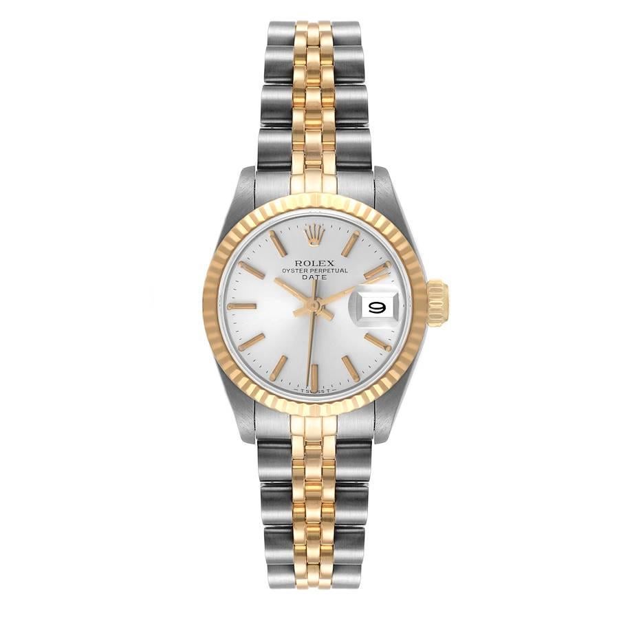 Rolex Date Stahl Gelbgold geriffelte Lünette Damenuhr 69173. Offiziell zertifiziertes Chronometerwerk mit automatischem Aufzug. Austerngehäuse aus Edelstahl mit einem Durchmesser von 26,0 mm. Rolex-Logo auf einer Krone. geriffelte Lünette aus 18