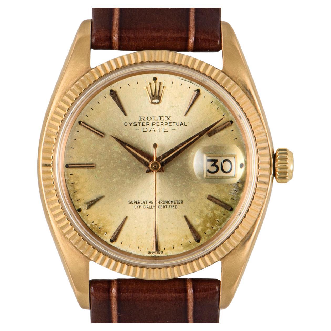 A mens vintage Date in yellow gold by Rolex. Featuring a champagne dial with applied hour markers, a date aperture and a fixed yellow gold bezel. The watch is fitted with a plastic glass, a self-winding automatic movement and is presented on a
