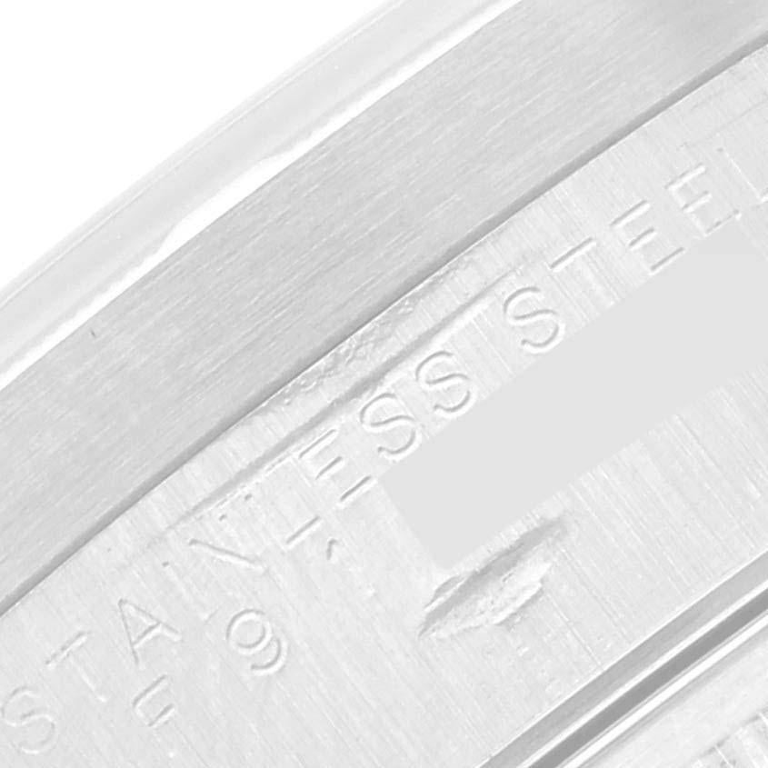 Rolex Date White Dial Oyster Bracelet Steel Mens Watch 15210. Mouvement automatique à remontage automatique, officiellement certifié chronomètre. Boîtier oyster en acier inoxydable de 34.0 mm de diamètre. Logo Rolex sur une couronne. Lunette en