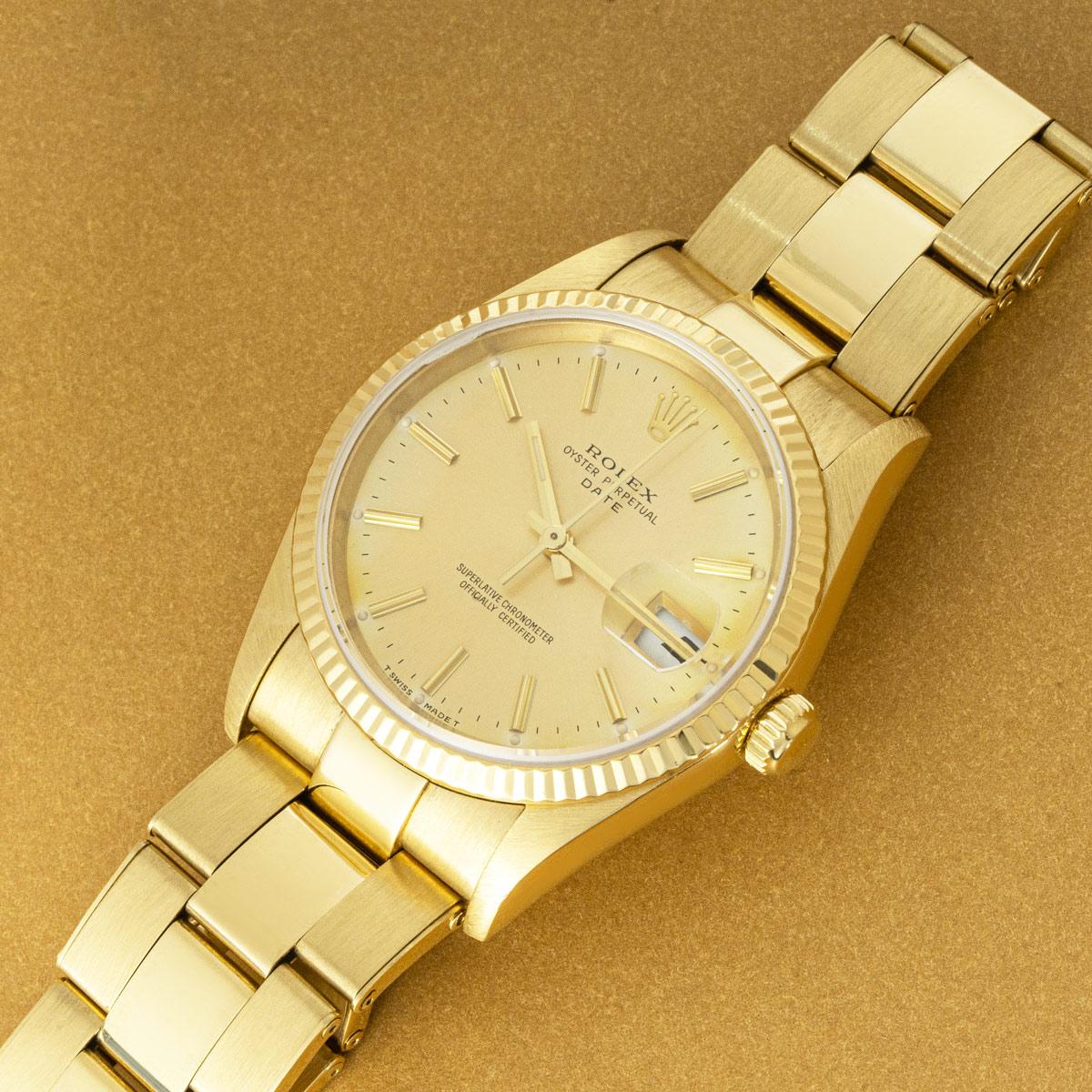 A 34mm Date by Rolex in yellow gold. Features a champagne dial, complemented by a yellow gold fluted bezel. The yellow gold Oyster bracelet is equipped with a deployant clasp, also in yellow gold, featuring a raised Rolex crown.

Fitted with