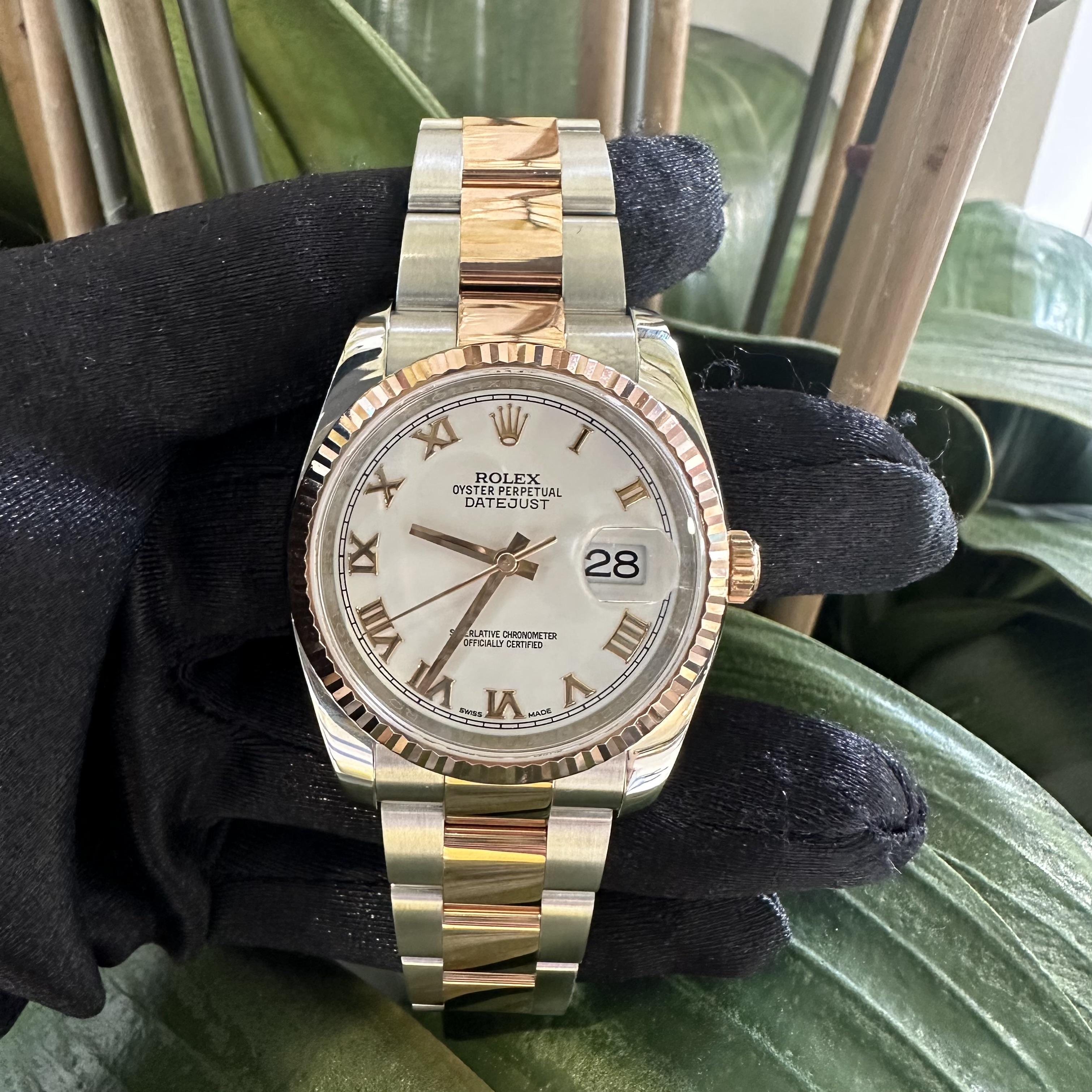 Marke: Rolex
Modellname: Datejust
Modellnummer: 116231
Uhrwerk: Automatik
Gehäusegröße: 36 mm
MATERIAL des Gehäuses: Rostfreier Stahl
Lünette: 18k Rose Gold, glatt
Armbänder: Oyster; 18k Rose Gold, Edelstahl
Zifferblatt: Weiß mit römischen Ziffern