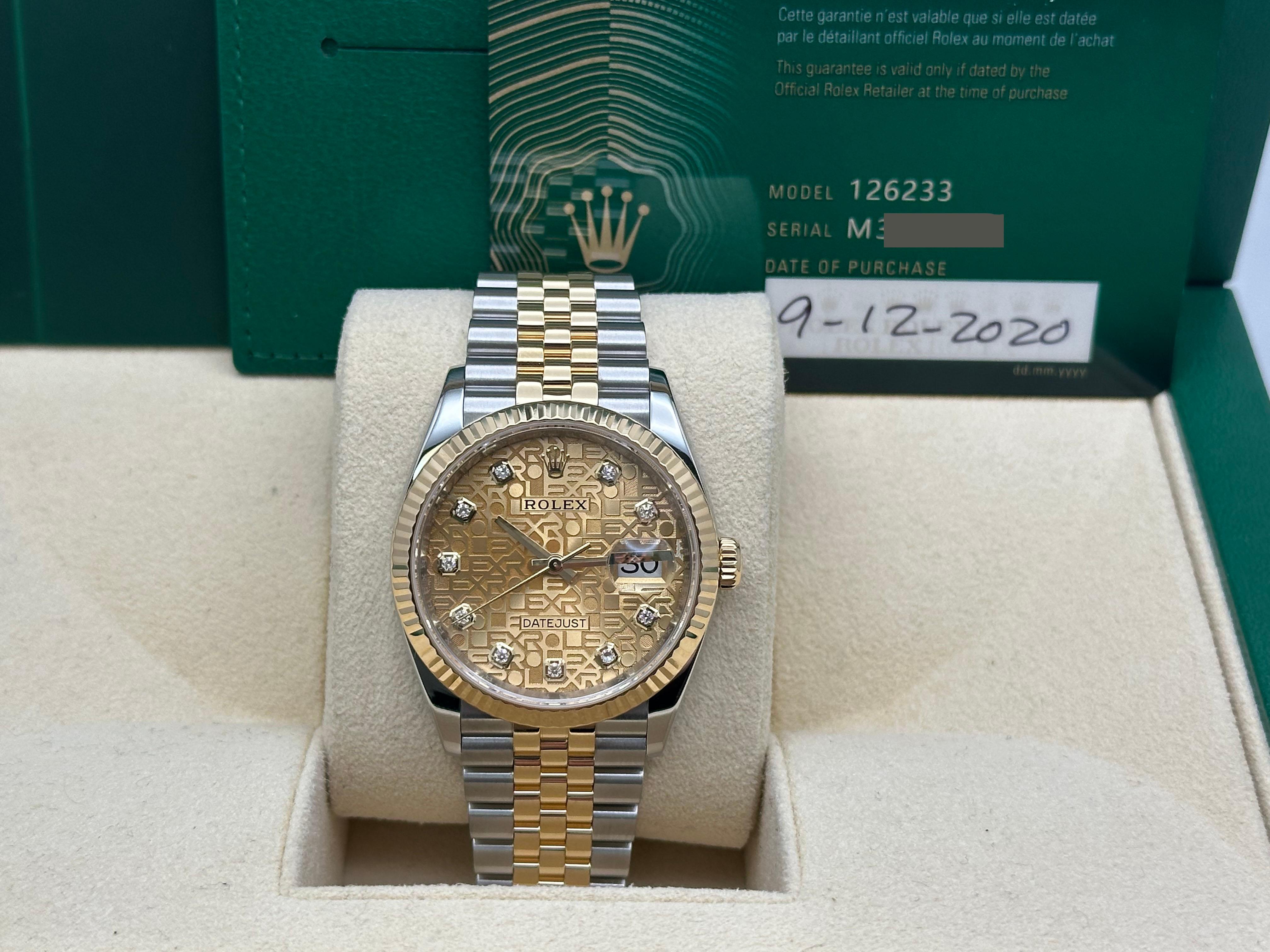 Numéro de style : 126233



Série : M333T***



Année : 2020

 

Modèle : Rolex Datejust 

 

Matériau du boîtier : Acier inoxydable 

 

Bracelet : Jubilé en or jaune 18K et acier inoxydable 

  

Lunette : Lunette cannelée en or jaune 18K 

 