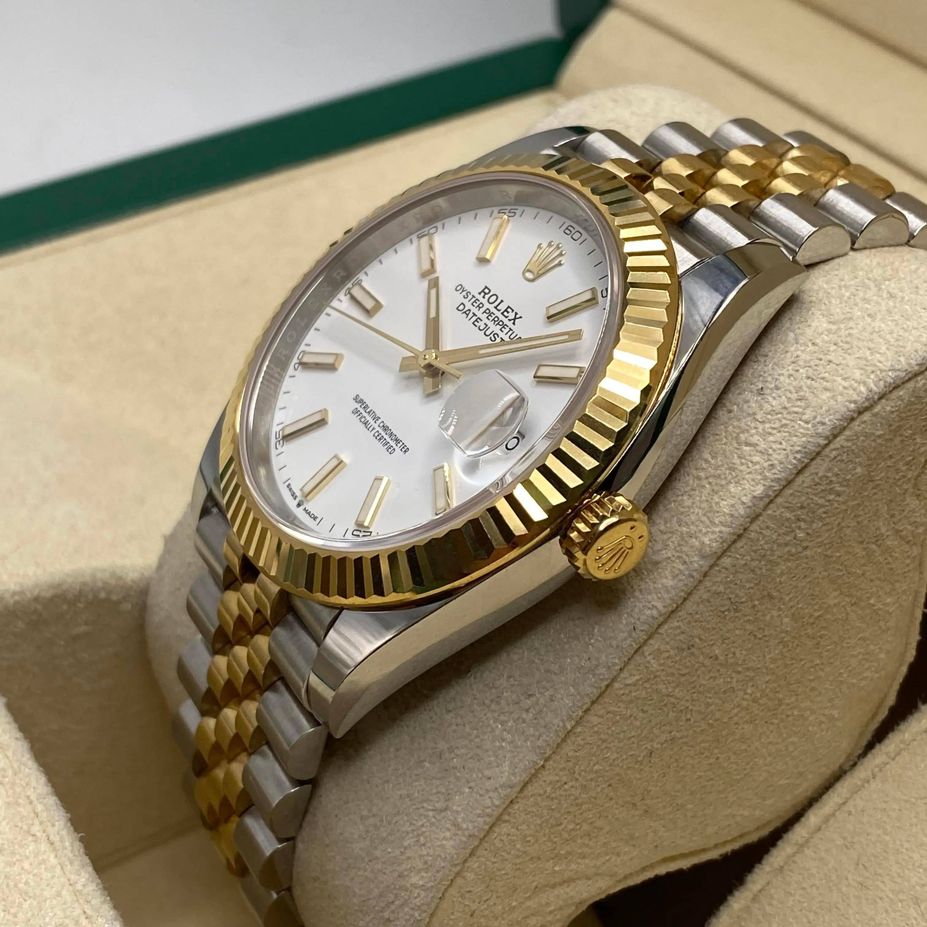 Women's or Men's Rolex Datejust 126333 Steel 18K Yellow Gold White Dial Automatic Watch B&P For Sale