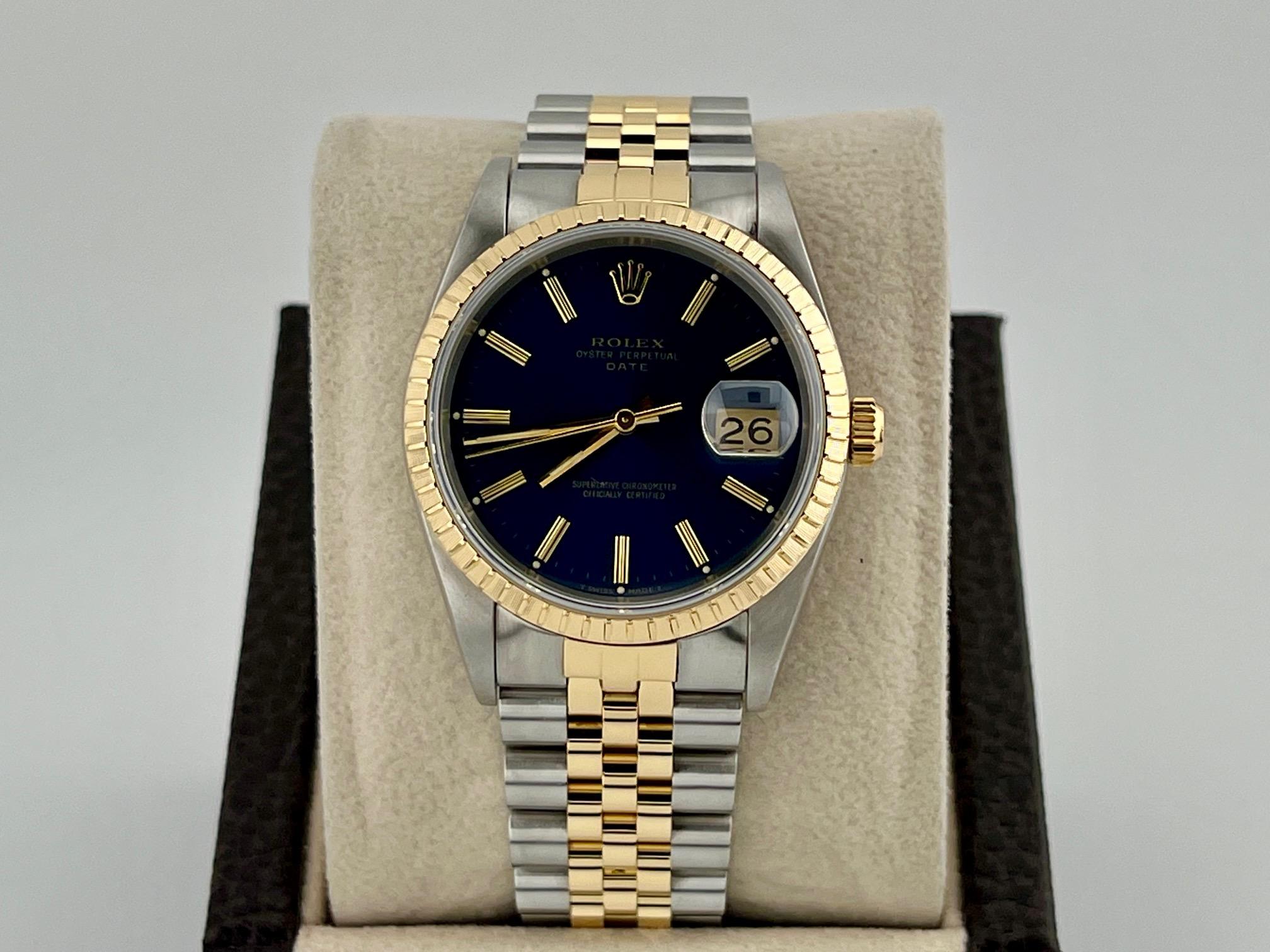 Numéro de style : 15223



Série : S12****



Année : 1995

 

Modèle : Rolex Date

 

Matériau du boîtier : Acier inoxydable 

 

Bracelet : Jubilé en or jaune 18k et acier inoxydable

  

Lunette : or jaune 18k

  

Cadran : Cadran bleu d'usine

