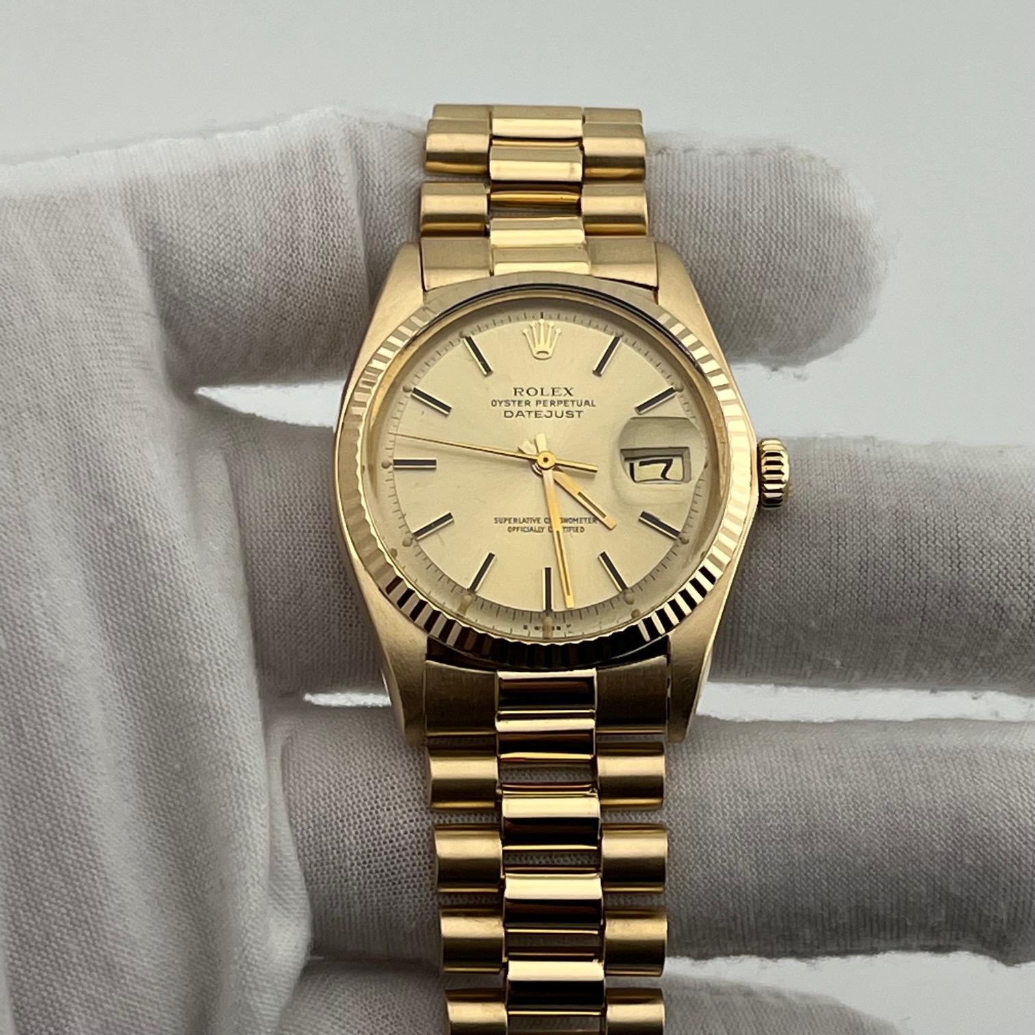 Numéro de style : 1601

Série : 510****

Année : 1978
 
Modèle : Rolex Datejust 
 
Matériau du boîtier : Or jaune 18k 
 
Bande : or jaune 18k Président
  
Lunette : or jaune 18k cannelé
  
Cadran : Champagne 
 
Cristal : Acrylique 
 
Taille du