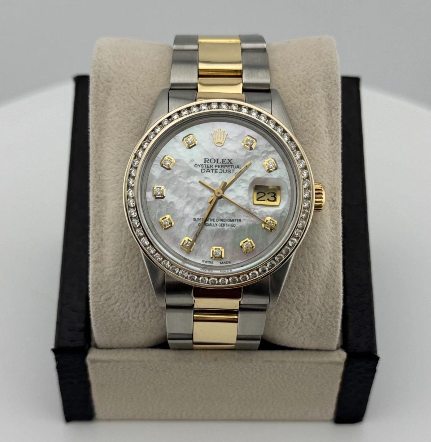 Stil Nummer: 16013



Seriennummer: 590****



Jahr: 1979

 

Modell: Rolex Datejust

 

MATERIAL des Gehäuses: Rostfreier Stahl

 

Band: 18K Gelbgold & Edelstahl

  

Lünette: Kundenspezifische Diamantlünette

  

Zifferblatt: Individuelles weißes