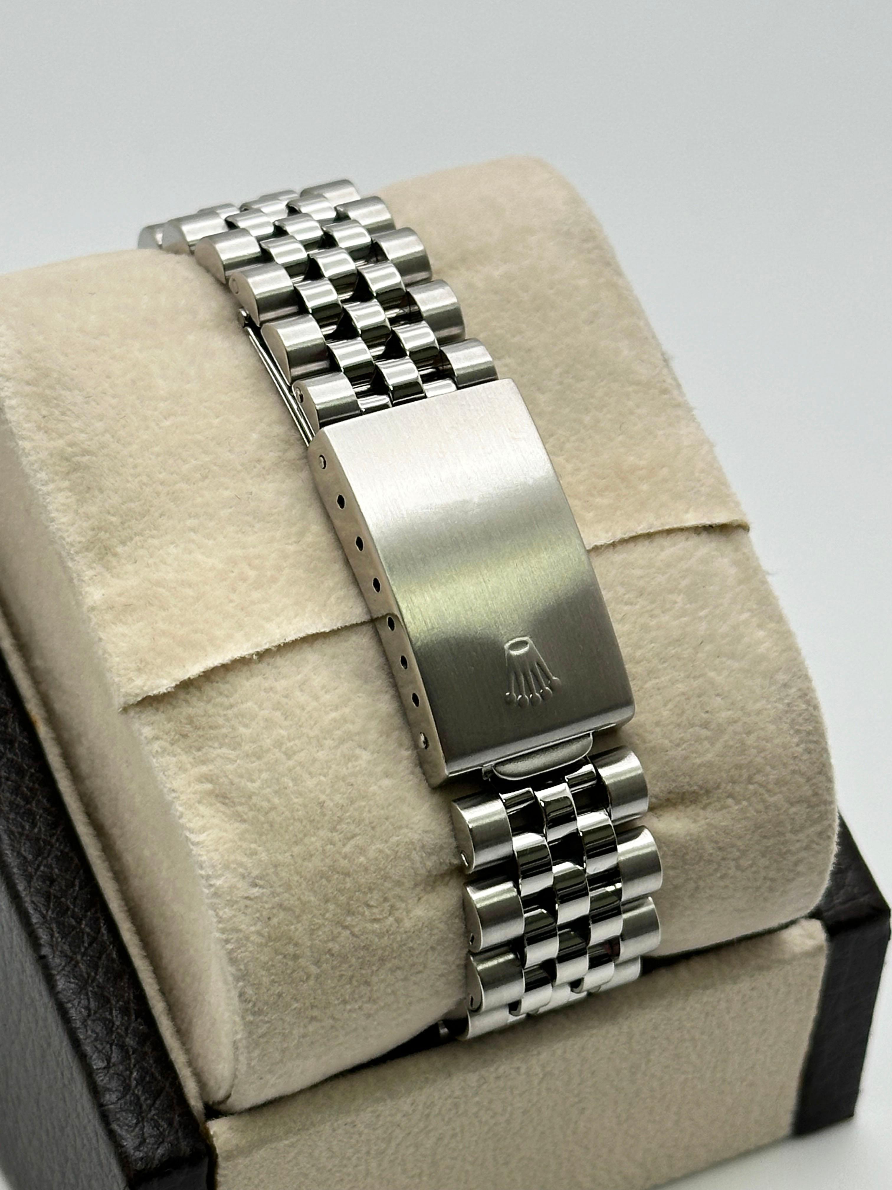 Style Number: 16014

 

Serial: 7503***


Year: 1983

 

Model: Datejust

 

Case Material: Stainless Steel

 

Band: Stainless Steel

 

Bezel: 18K White Gold 

 

Dial: Black Jubilee Dial with Roman numerals

 

Face: Sapphire Crystal

 

Case