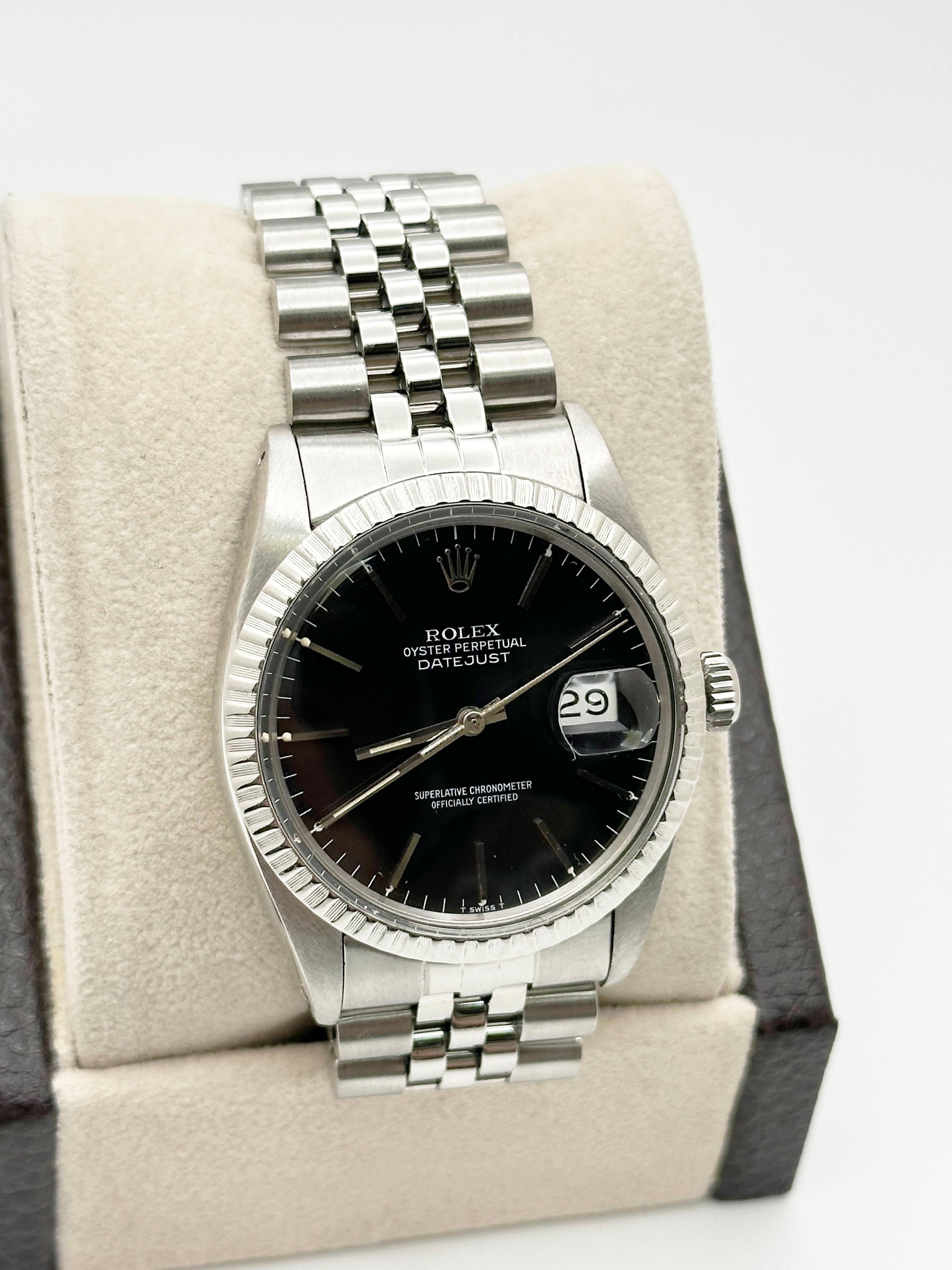 Stilnummer: 16030




Seriennummer: 8401***



Jahr: 1984

 

Modell: Rolex Datejust 

 

MATERIAL des Gehäuses: Rostfreier Stahl 

 

Band: Rostfreier Stahl 

  

Lünette: Edelstahl 

  

Zifferblatt: Schwarzes Zifferblatt 

 

Gesicht: Acryl 

