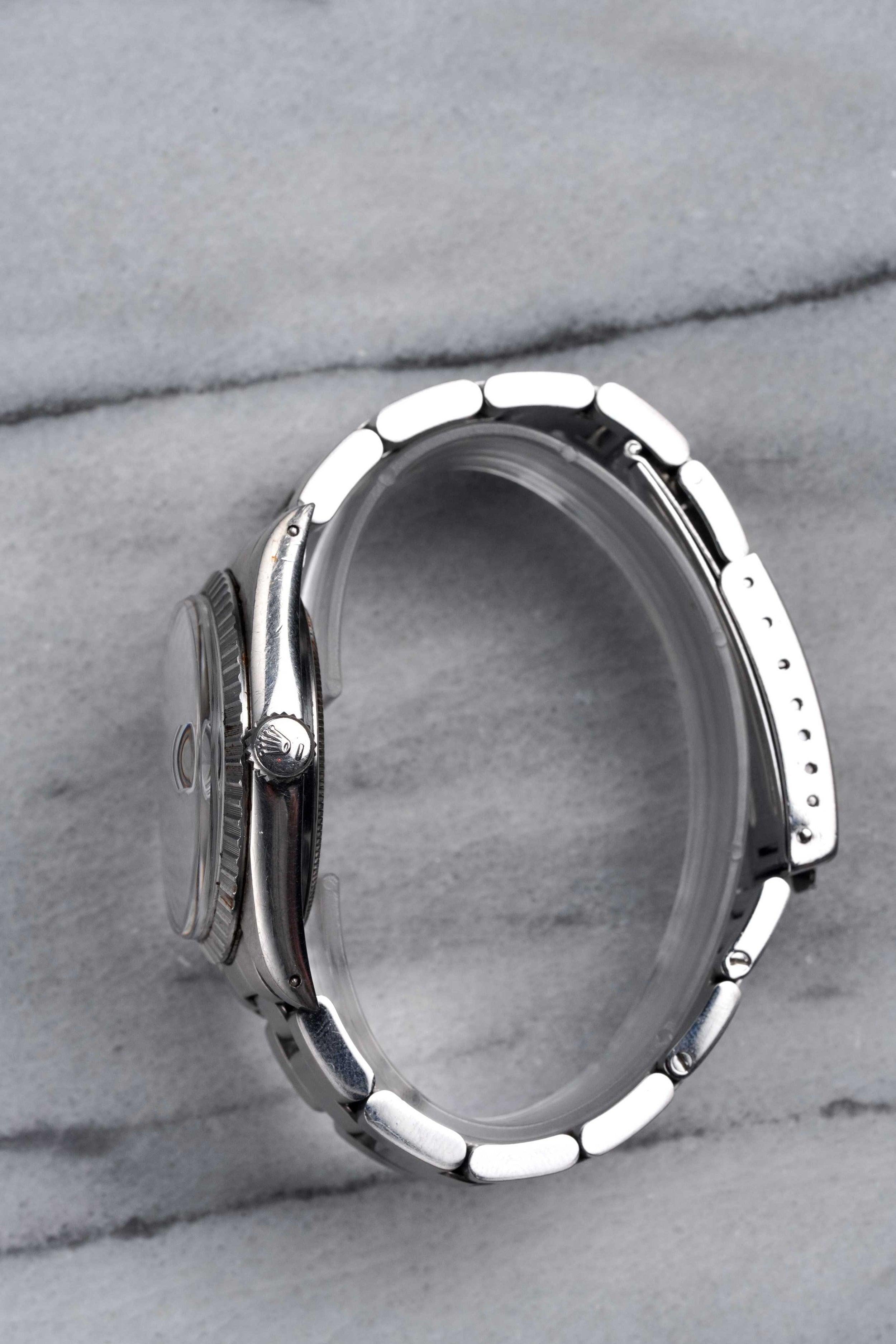 Voici une Rolex Datejust référence 16030 automatique avec un cadran Buckley bleu (chiffres romains) des années 1980. L'heure est très précise et l'appareil est entièrement fonctionnel. Les mesures comprennent un boîtier en huître de 36 mm et une