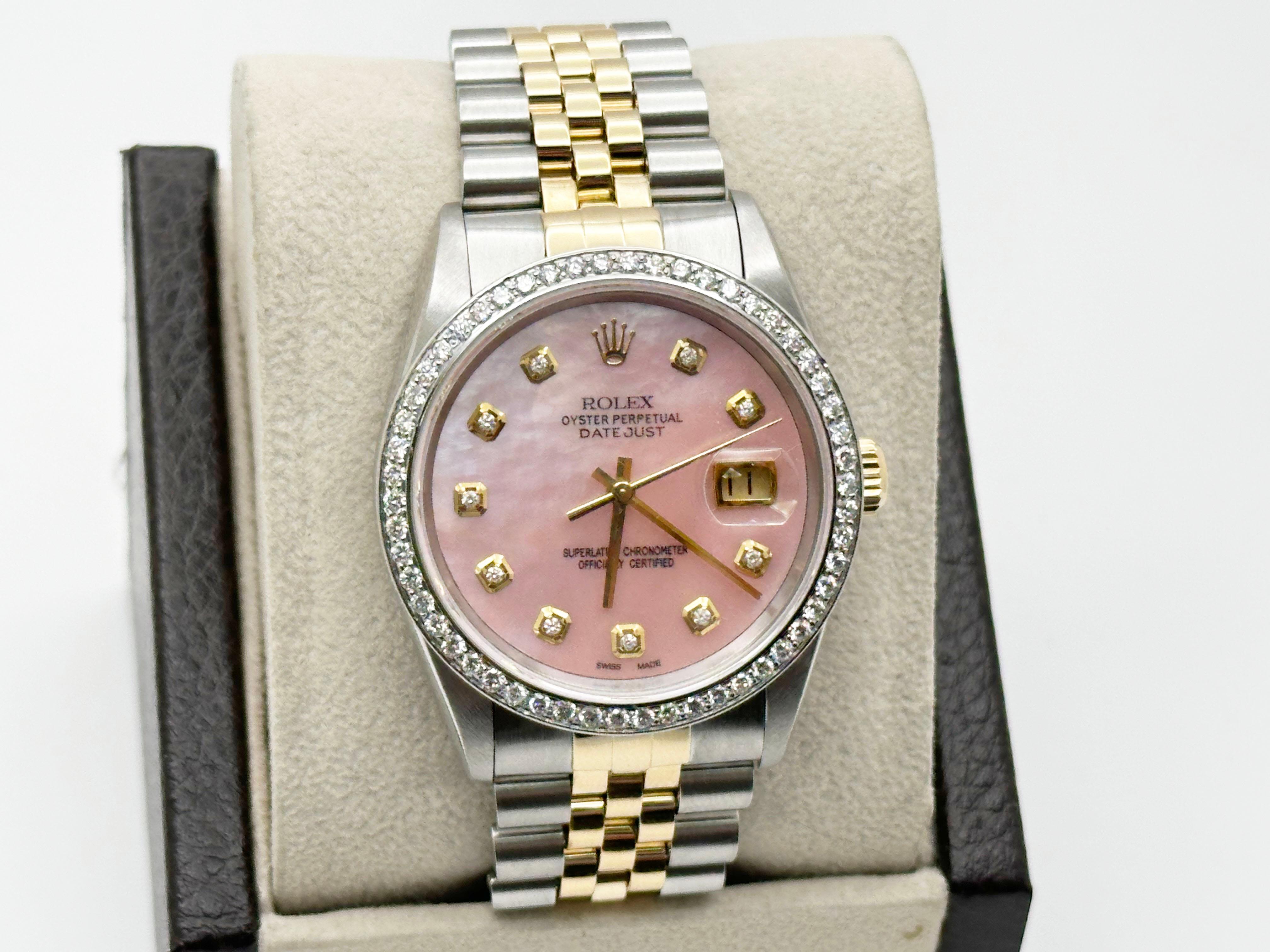 Numero di stile: 16233



Seriale: P482***



Anno: 2000

 

Model: Rolex Datejust 

 

Materiale della cassa: Acciaio inossidabile 

 

Fascia: oro giallo 18 carati e acciaio inossidabile 

  

Lunetta: lunetta personalizzata con diamanti 

 