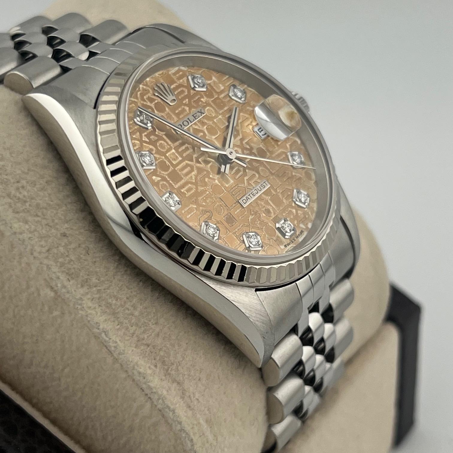 Stil Nummer: 16234

Seriennummer: P73****

Jahr: 2000
 
Modell: Rolex Datejust 
 
MATERIAL des Gehäuses: Rostfreier Stahl 
 
Band: Edelstahl-Jubiläumsband 
  
Lünette: 18k Weißgold geriffelt
  
Zifferblatt: TROPICAL Factory Rolex Jubilee Diamond