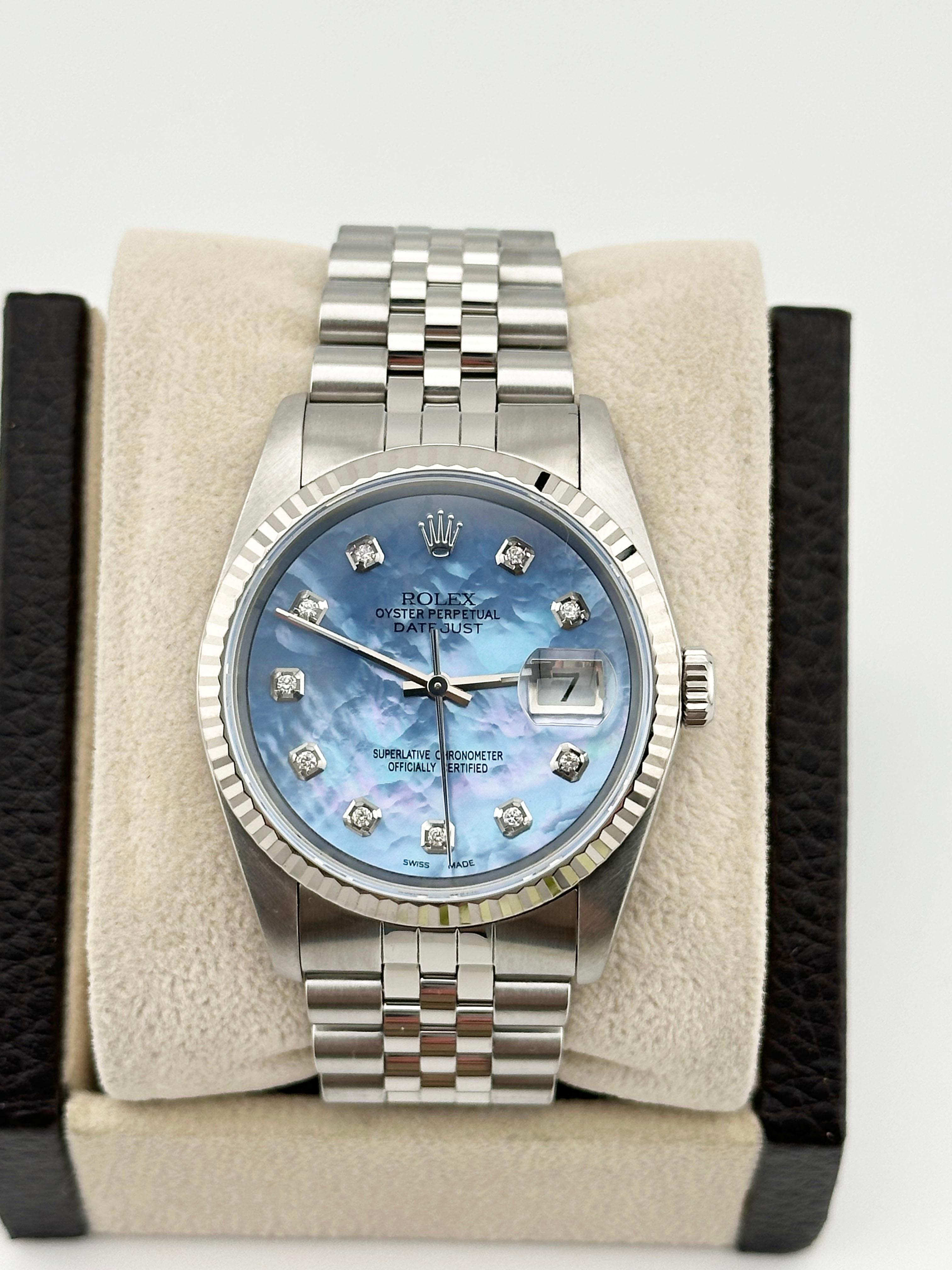 Style Number: 16234



Year: 1989

 

Model: Rolex Datejust 

 

Case Material: Stainless Steel 

 

Band: Stainless Steel 

  

Bezel: 18K White Gold Fluted Bezel 

  

Dial: Custom Blue Mother of Pearl Diamond Dial 

 

Face: Sapphire Crystal 


