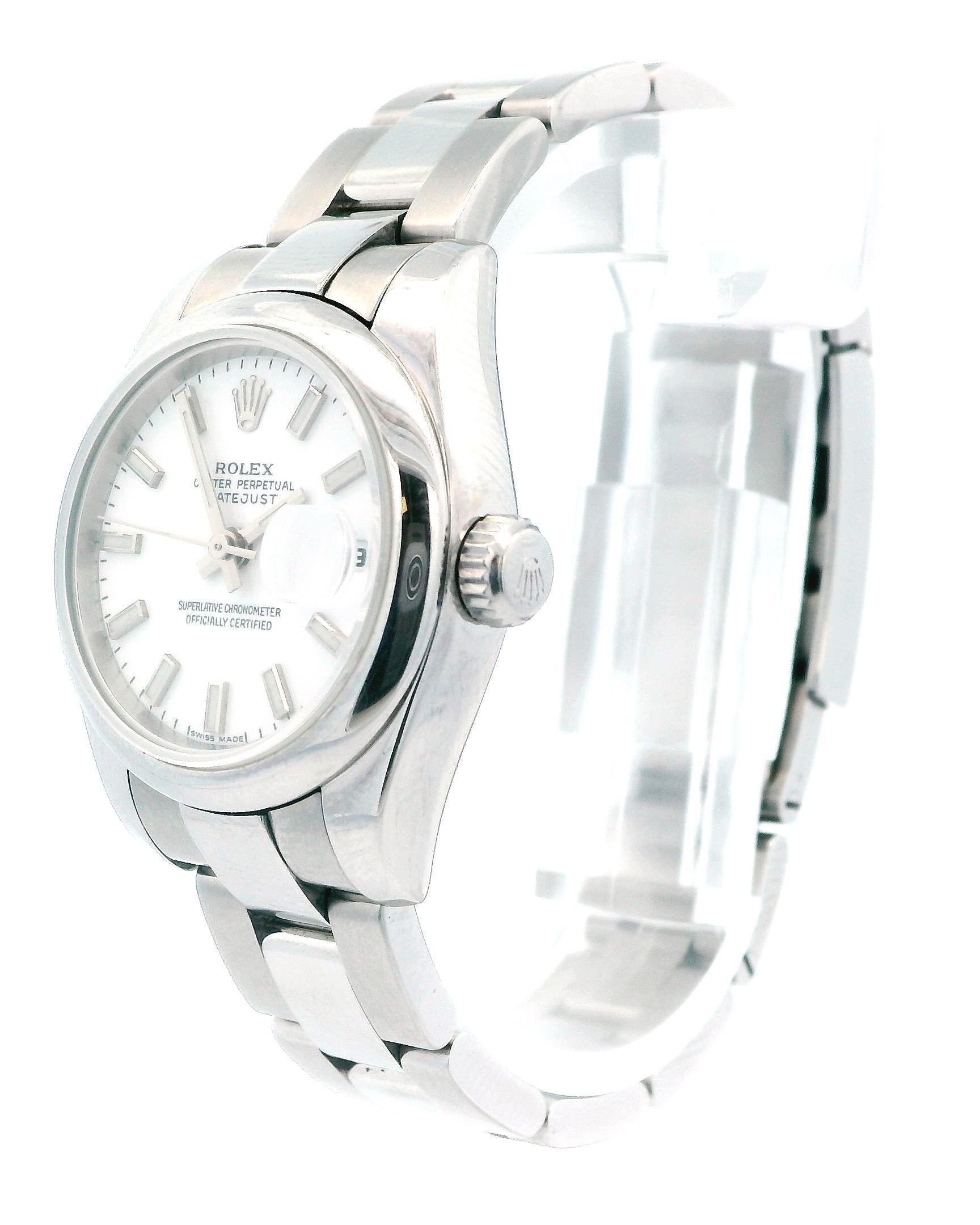 Preowned Rolex Ladies Datejust, Model 179160 - Ladies automatic winding wristwatch. Boîtier en acier inoxydable avec lunette lisse (26 mm de diamètre). Cadran blanc avec index en forme de bâton. Bracelet Oyster en acier inoxydable.