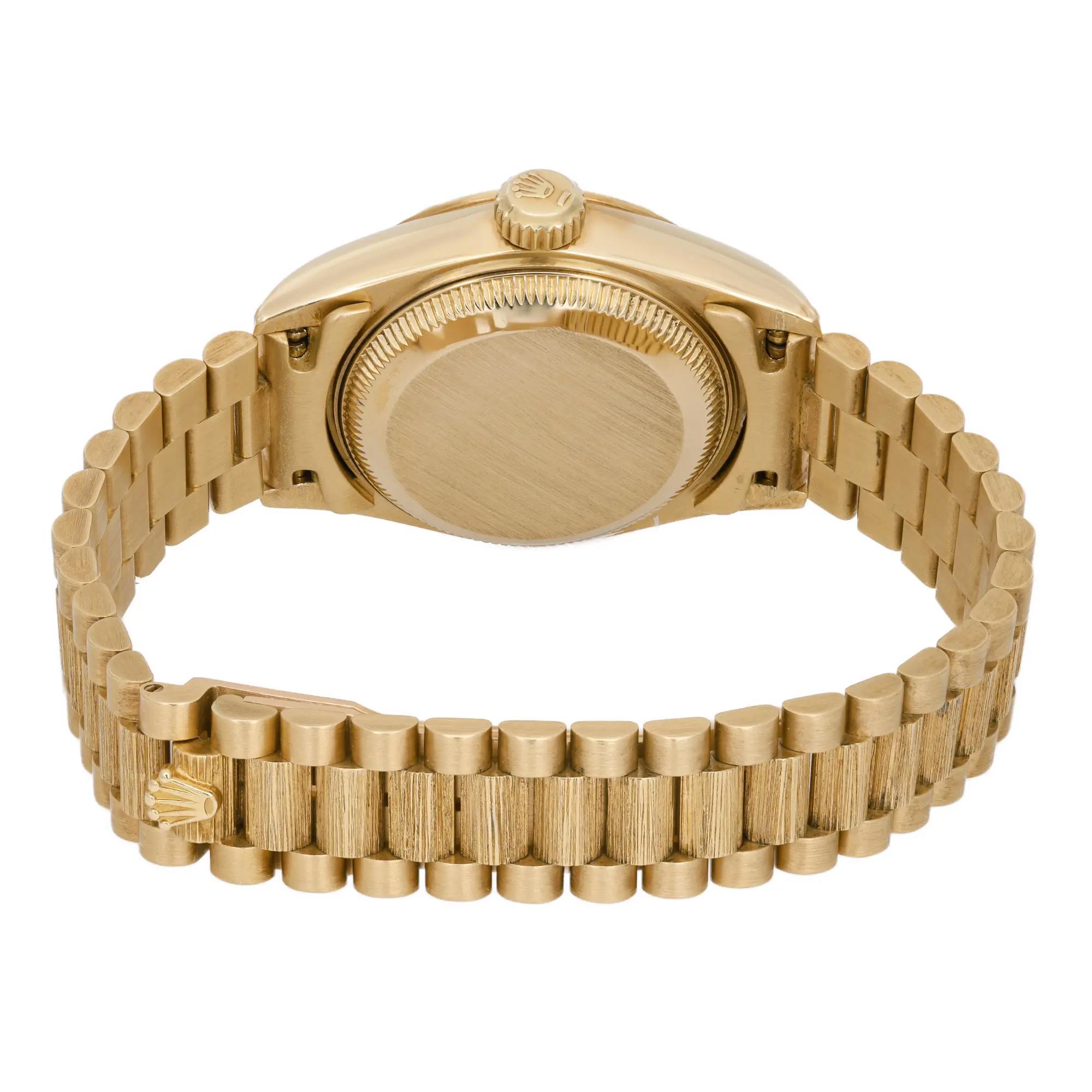 Rolex Datejust Bisel y brazalete de oro de 18 quilates Esfera blanca Reloj de señora 69278 en Bueno Estado en New York, NY
