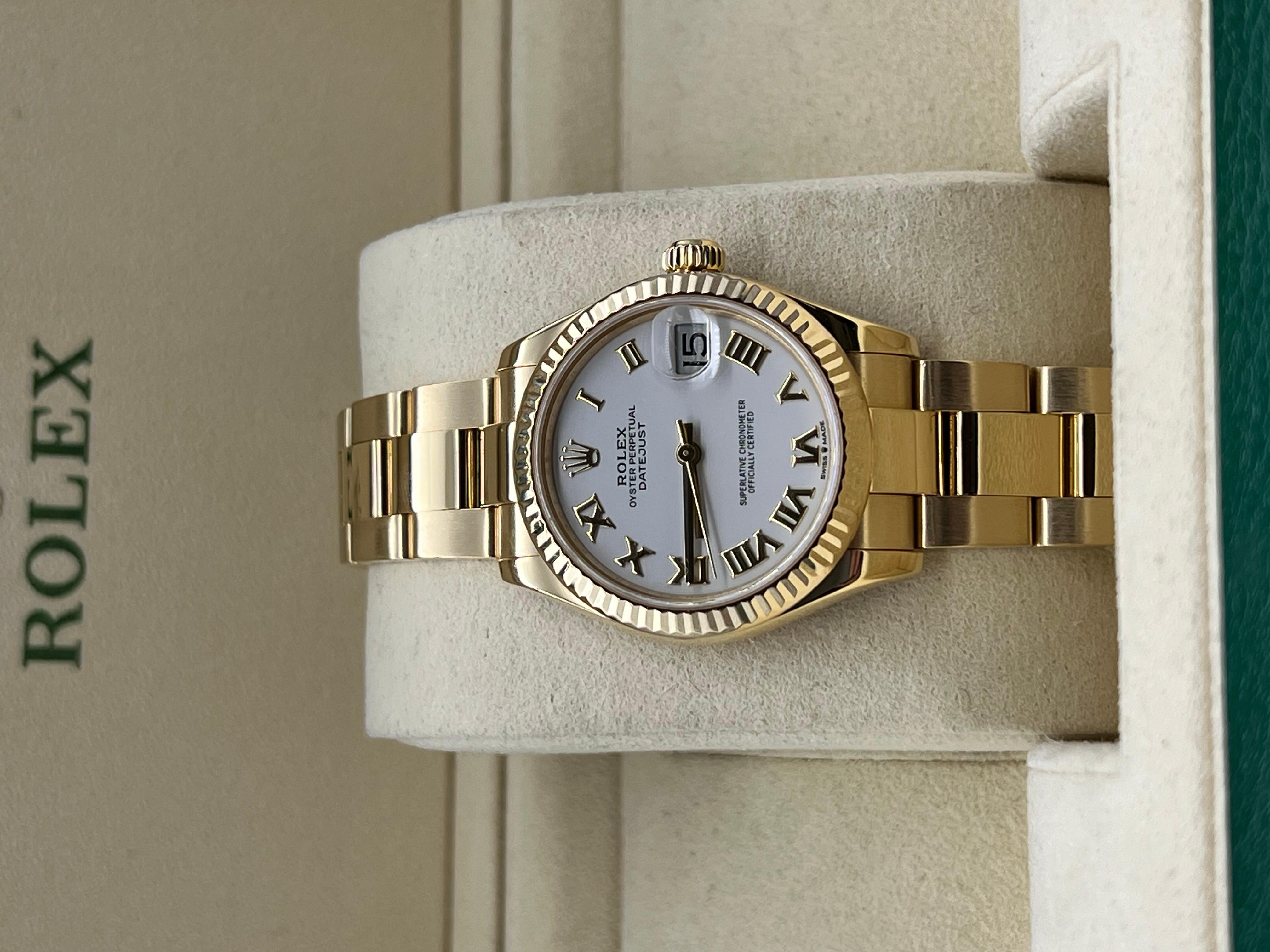 Style Number:  278278
Serial: 529P7***
Year: 2021
Model: Rolex Datejust Midsize 
Case Material: 18K Yellow Gold 
Band:  18K Yellow Gold
Bezel:  18K Yellow Gold 
Dial: White Roman Dial 
Face: Sapphire Crystal 
Case Size: 31mm
Includes: 
-Rolex Box,