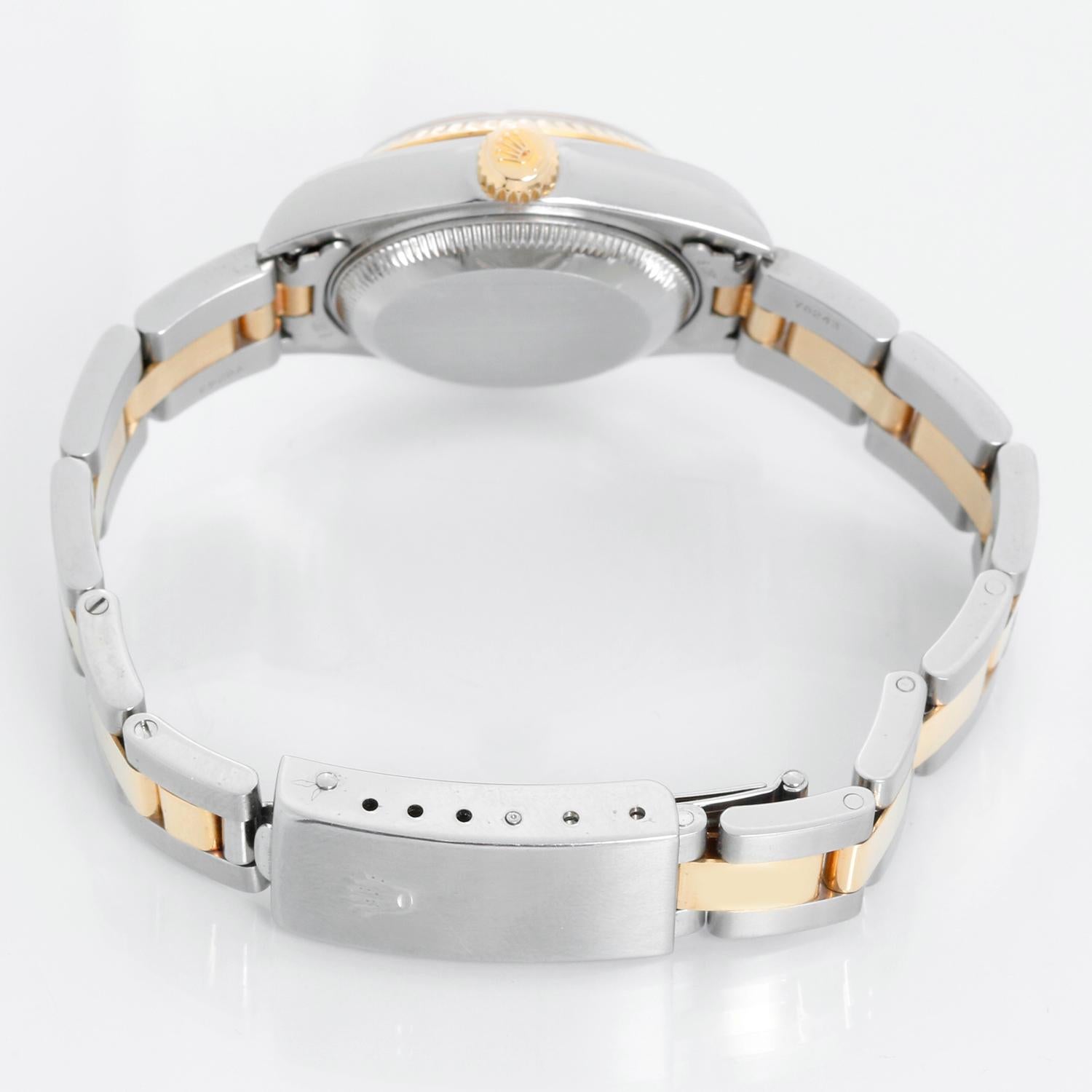 Rolex  Datejust 2-tone Steel & Gold Ladies Watch 69173 - Automatischer Aufzug, 29 Juwelen, Quickset-Datum, Saphirglas. Edelstahlgehäuse mit geriffelter Lünette aus 18 Karat Gelbgold (26 mm Durchmesser). Weißes Zifferblatt mit arabischen Ziffern und