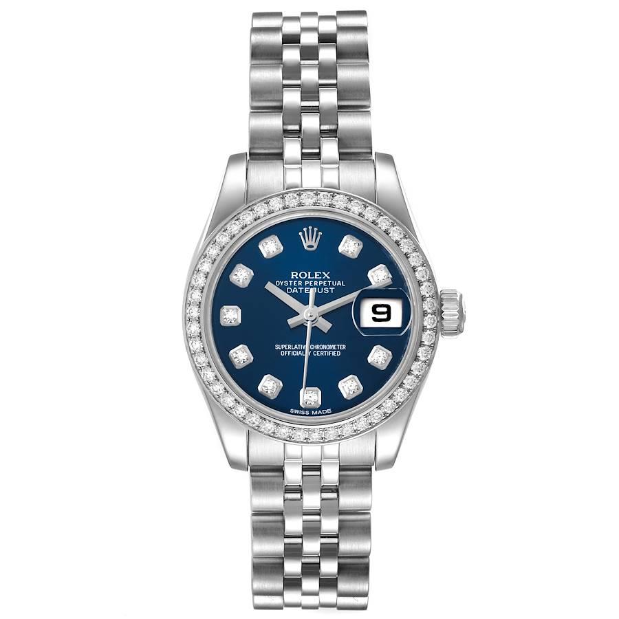 Rolex Datejust 26 Steel White Gold Blue Dial Diamond Ladies Watch 179384. Mouvement à remontage automatique certifié officiellement chronomètre. Boîtier oyster en acier inoxydable de 26.0 mm de diamètre. Logo Rolex sur une couronne. Lunette en